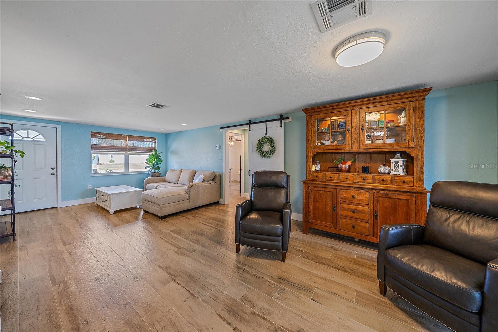 130 E SEMINOLE DR, VENICE, FL, 34293