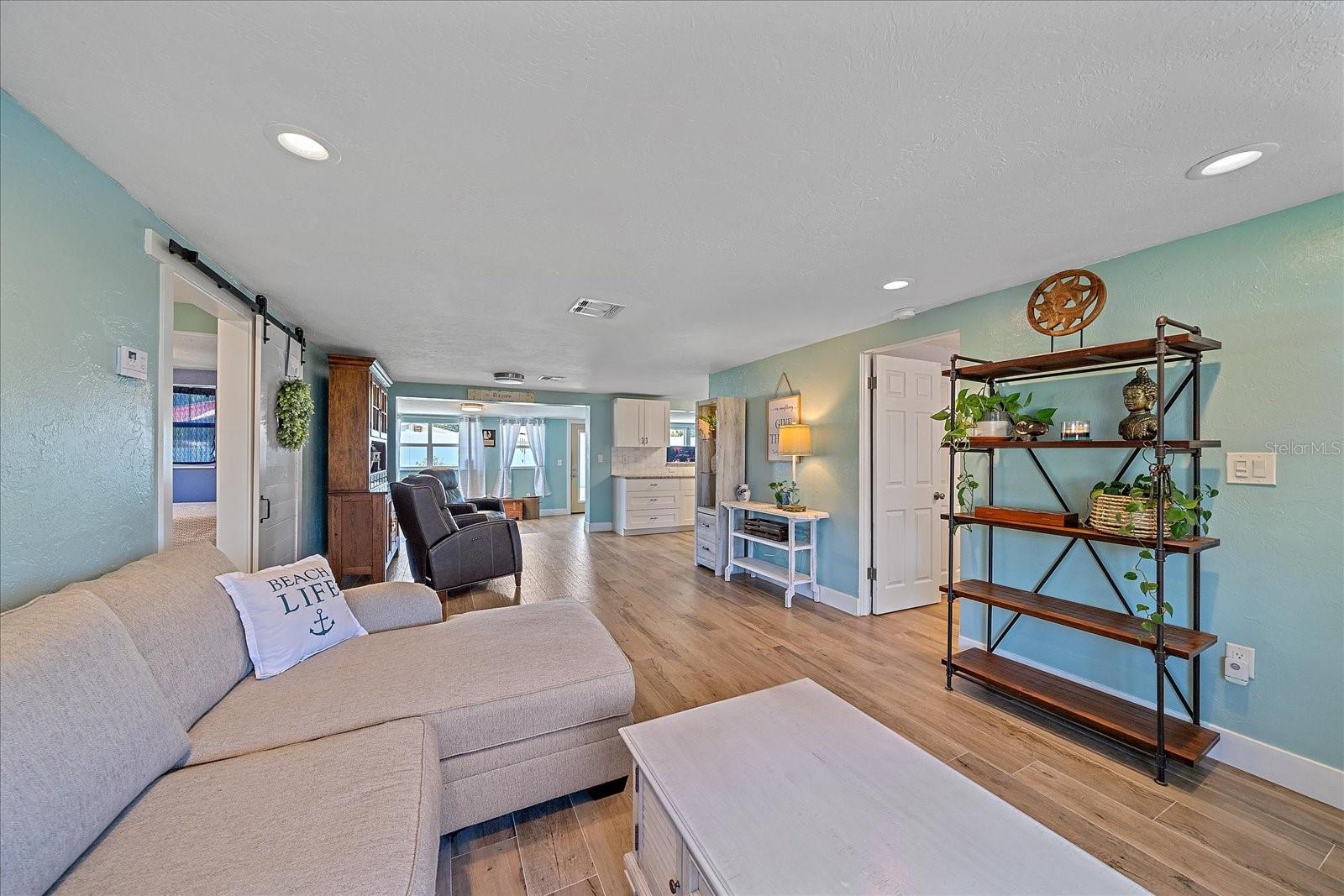 130 E SEMINOLE DR, VENICE, FL, 34293