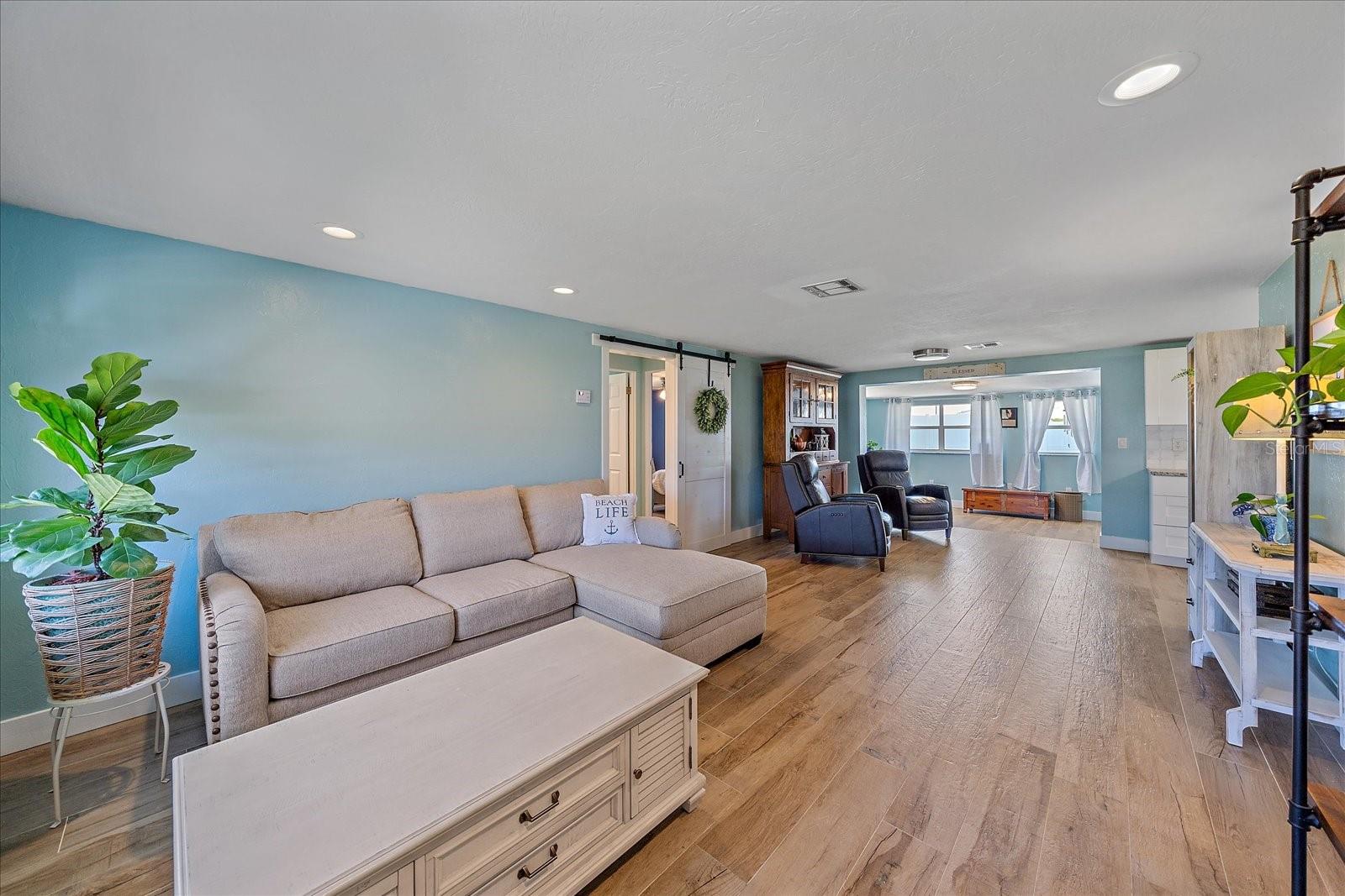 130 E SEMINOLE DR, VENICE, FL, 34293