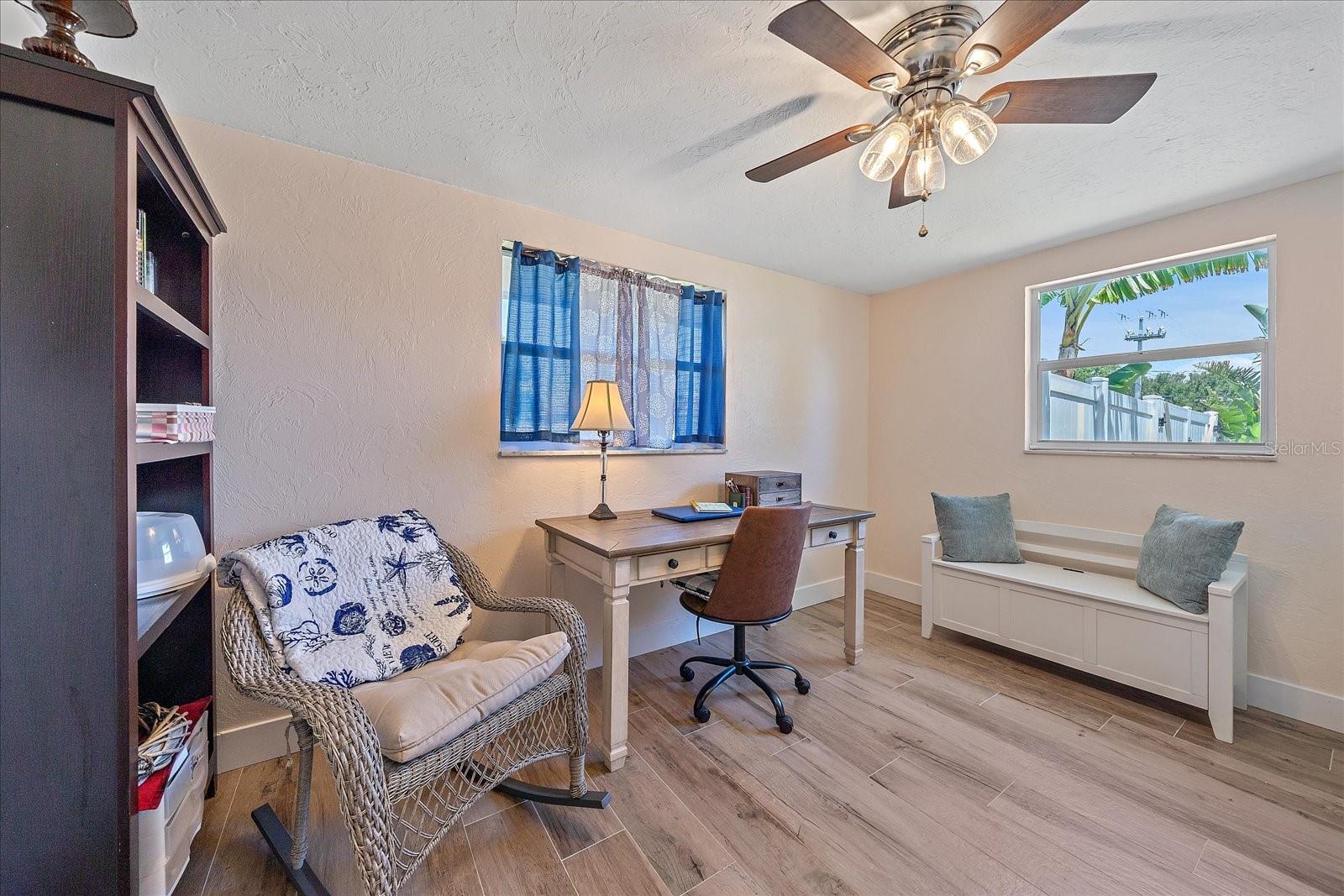 130 E SEMINOLE DR, VENICE, FL, 34293