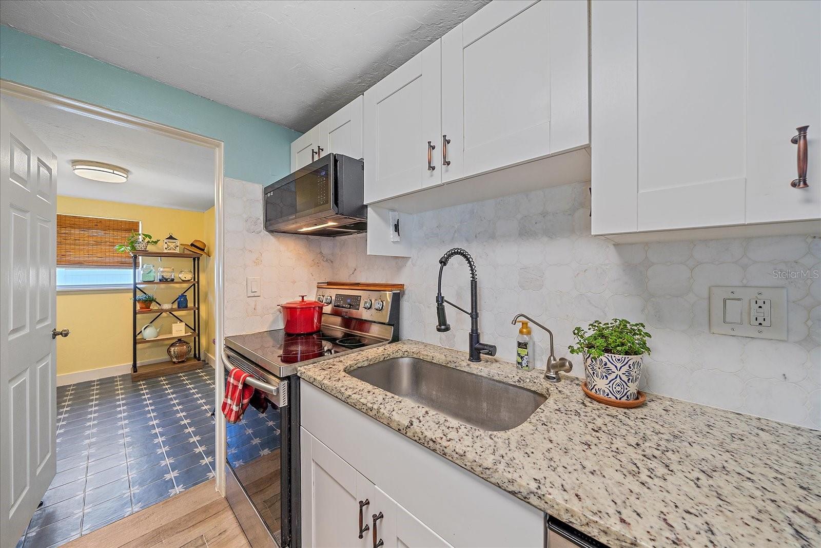 130 E SEMINOLE DR, VENICE, FL, 34293