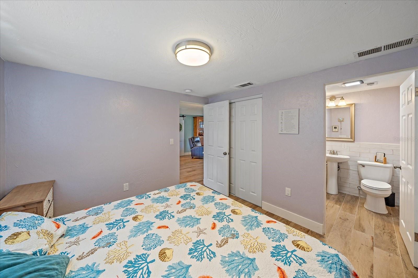 130 E SEMINOLE DR, VENICE, FL, 34293