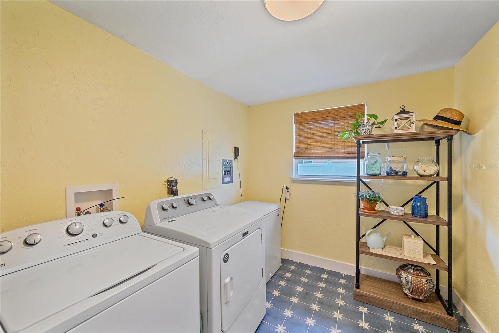 130 E SEMINOLE DR, VENICE, FL, 34293