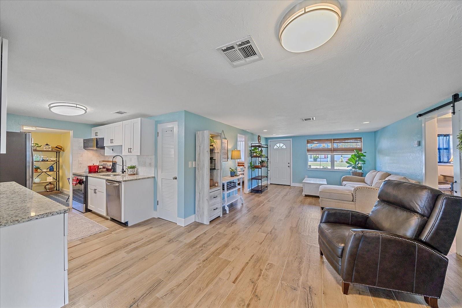 130 E SEMINOLE DR, VENICE, FL, 34293