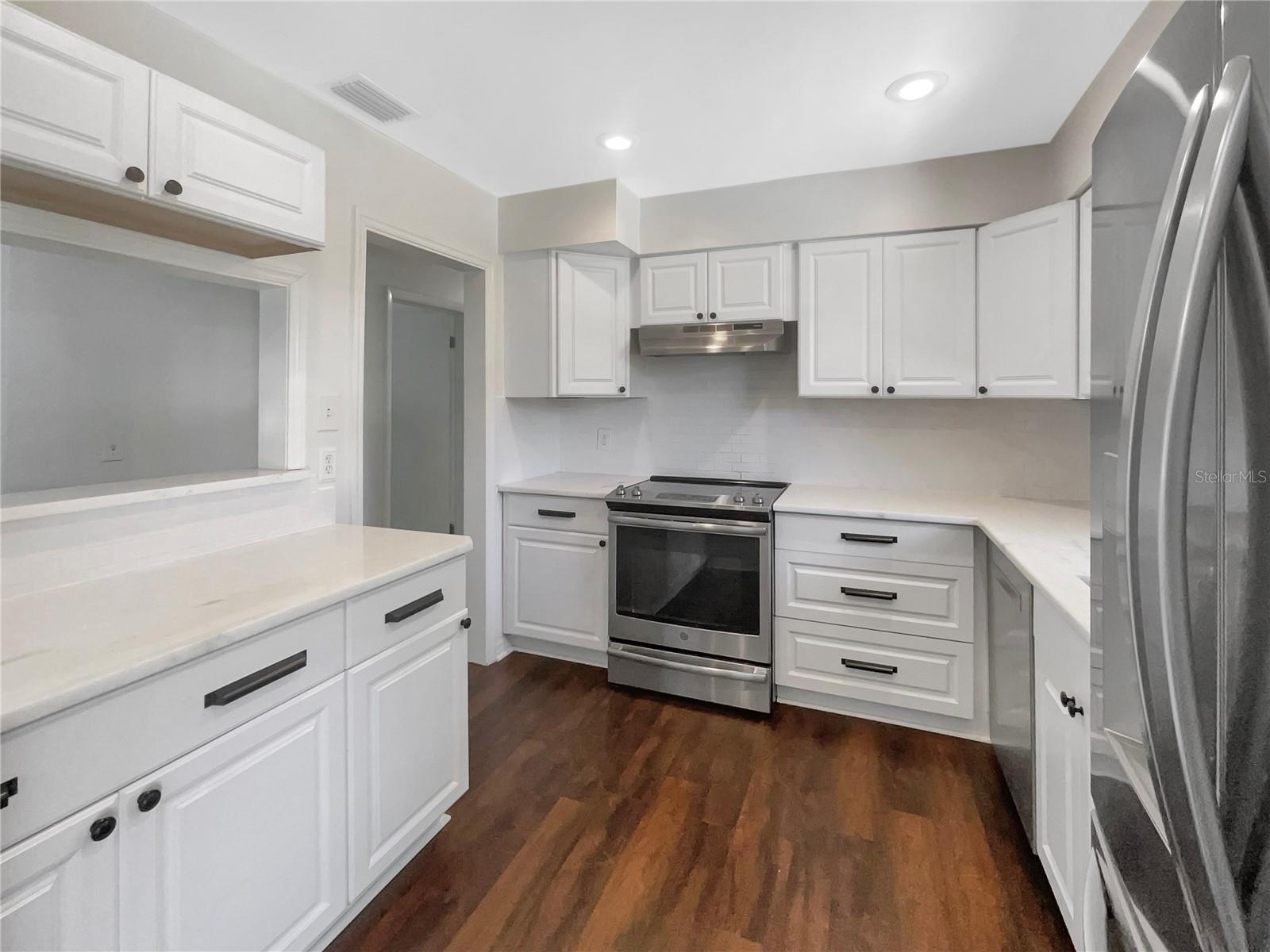 4825 W BAY COURT AVE, TAMPA, FL, 33611