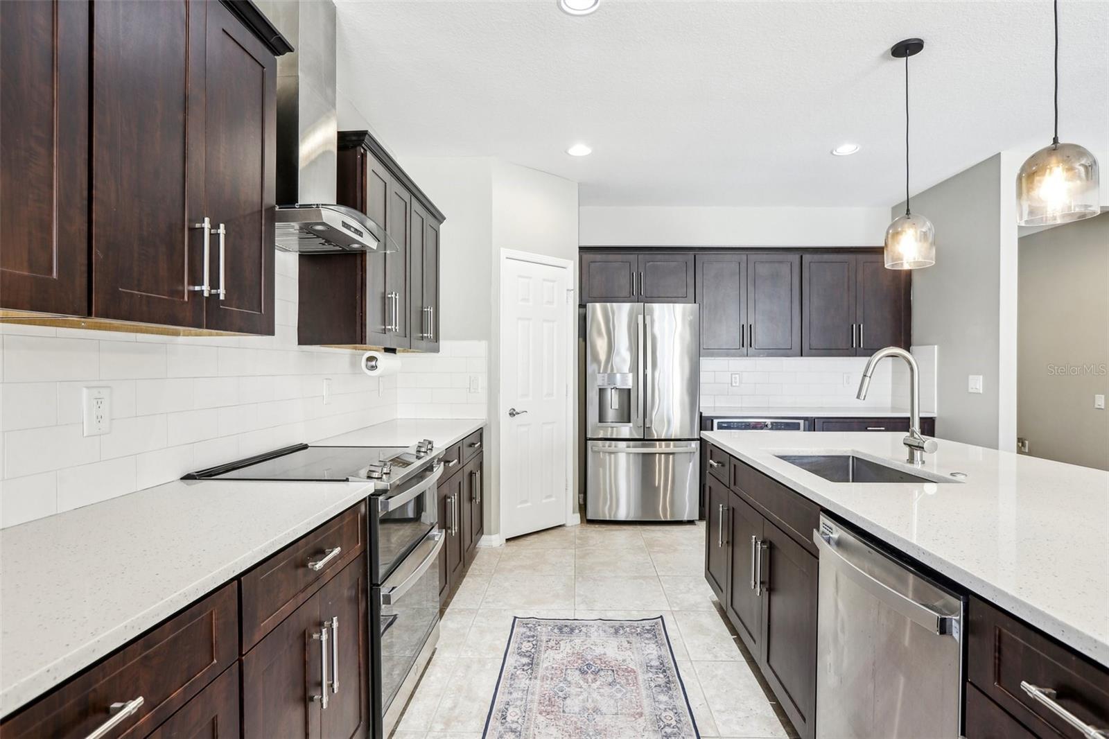 2127 LANDSIDE DR, VALRICO, FL, 33594