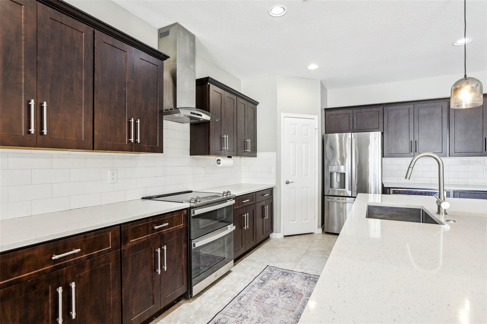 2127 LANDSIDE DR, VALRICO, FL, 33594