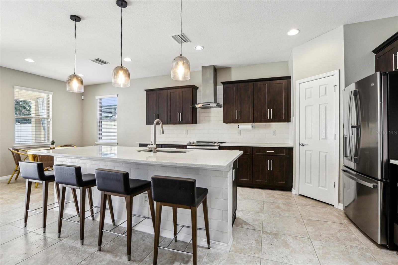 2127 LANDSIDE DR, VALRICO, FL, 33594