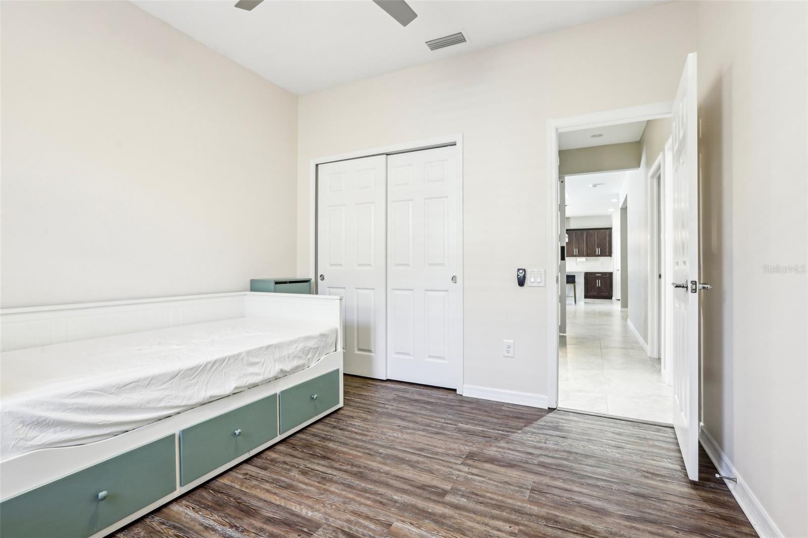 2127 LANDSIDE DR, VALRICO, FL, 33594