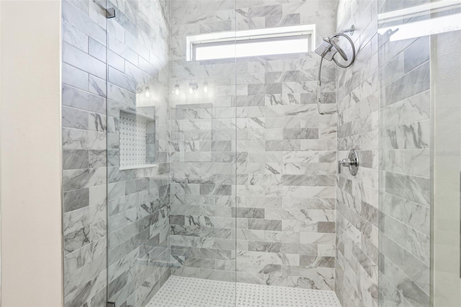 2127 LANDSIDE DR, VALRICO, FL, 33594