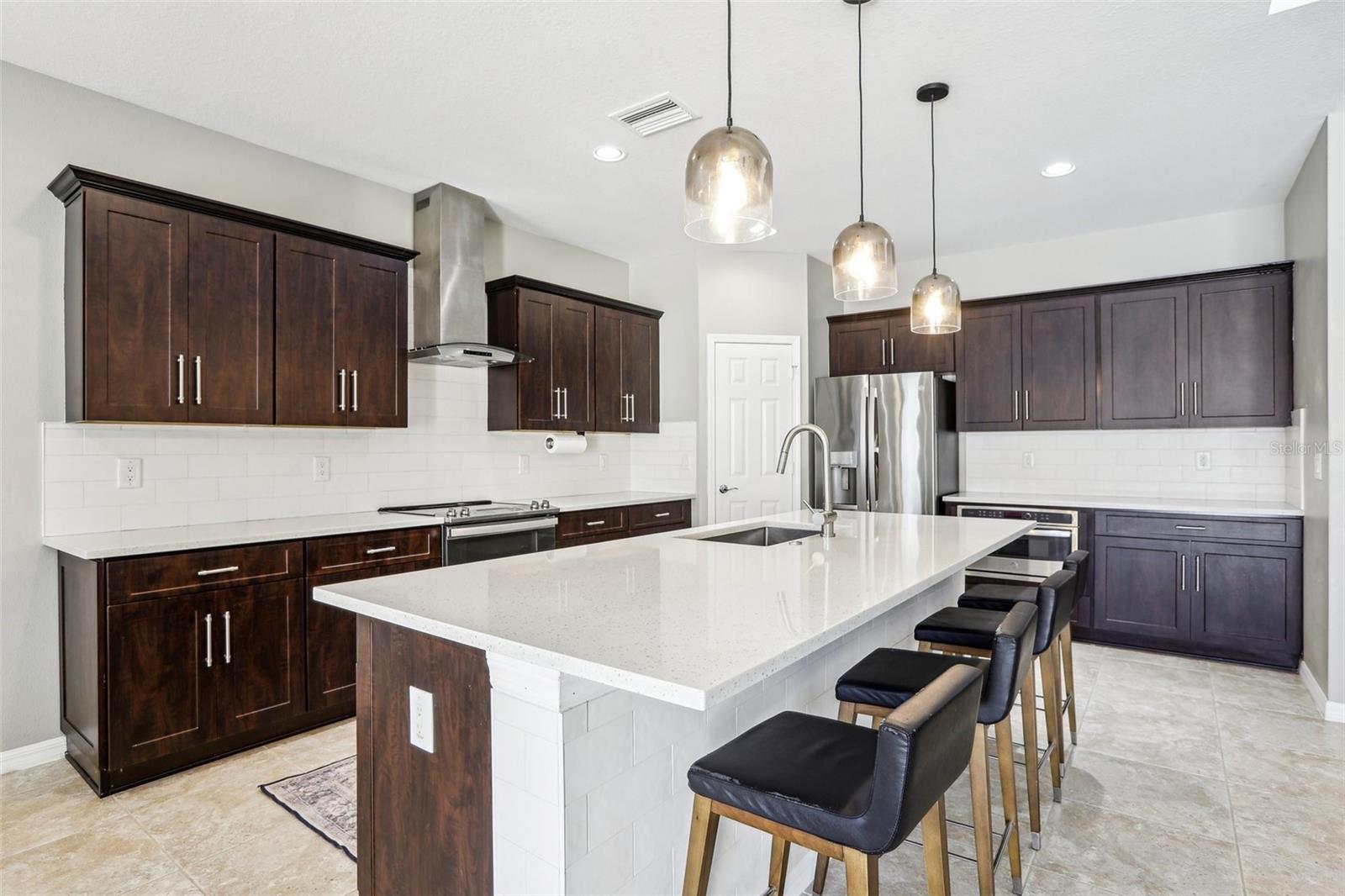 2127 LANDSIDE DR, VALRICO, FL, 33594