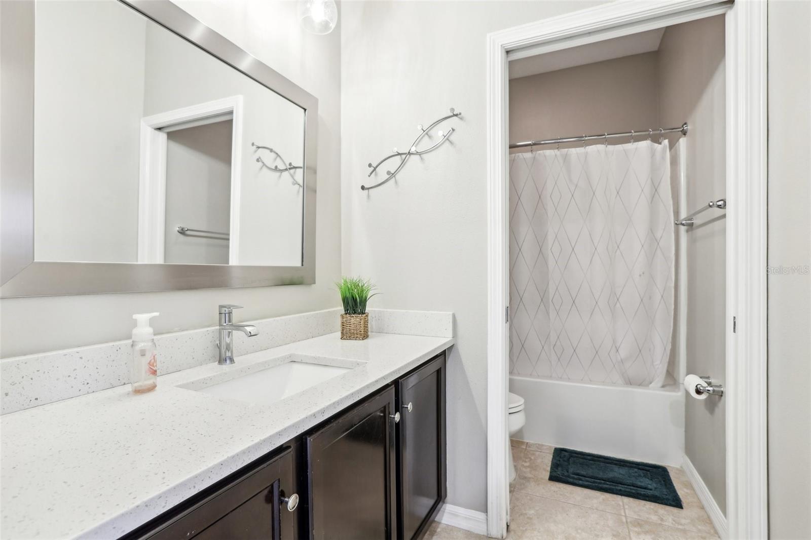 2127 LANDSIDE DR, VALRICO, FL, 33594