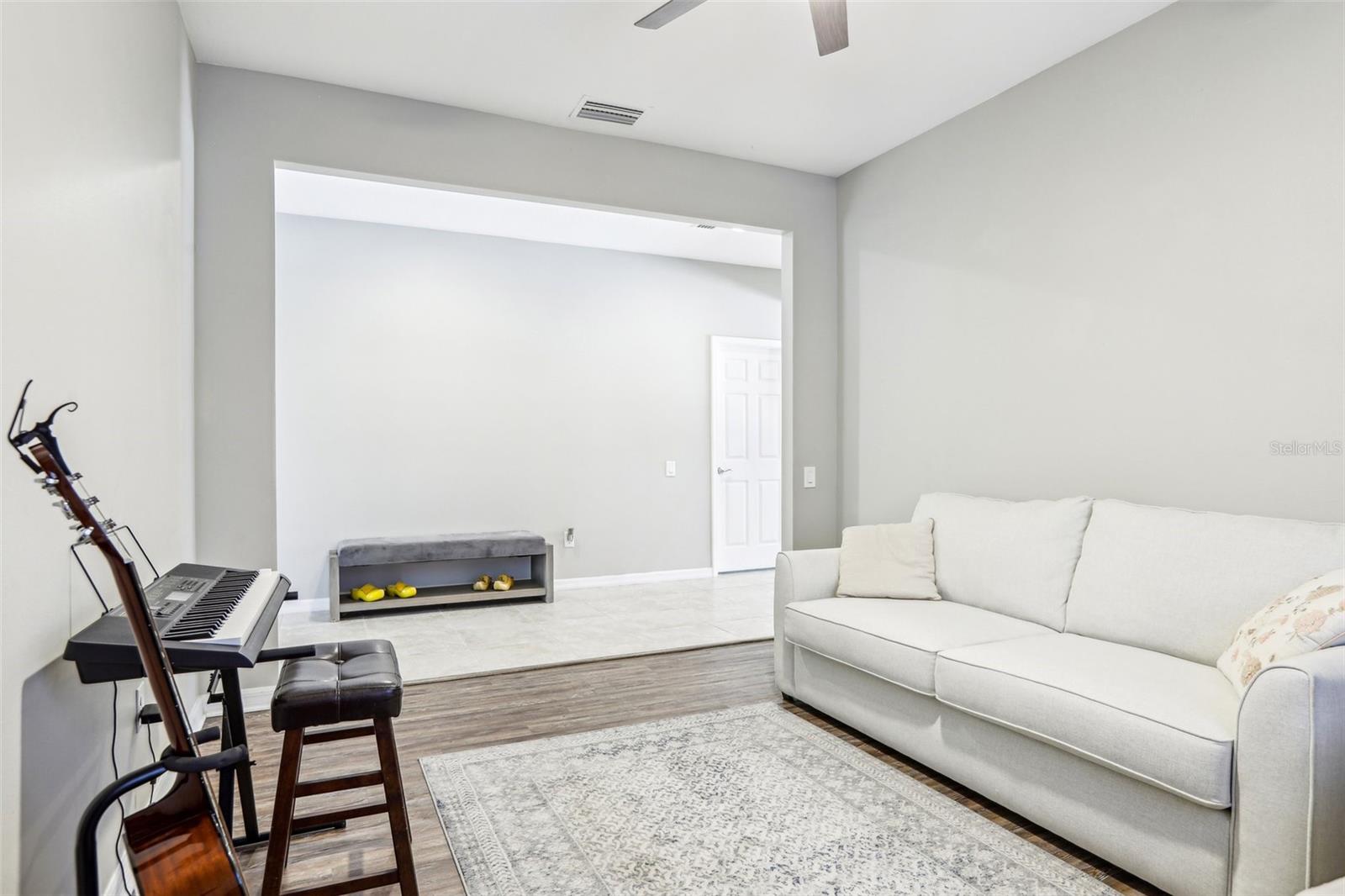 2127 LANDSIDE DR, VALRICO, FL, 33594