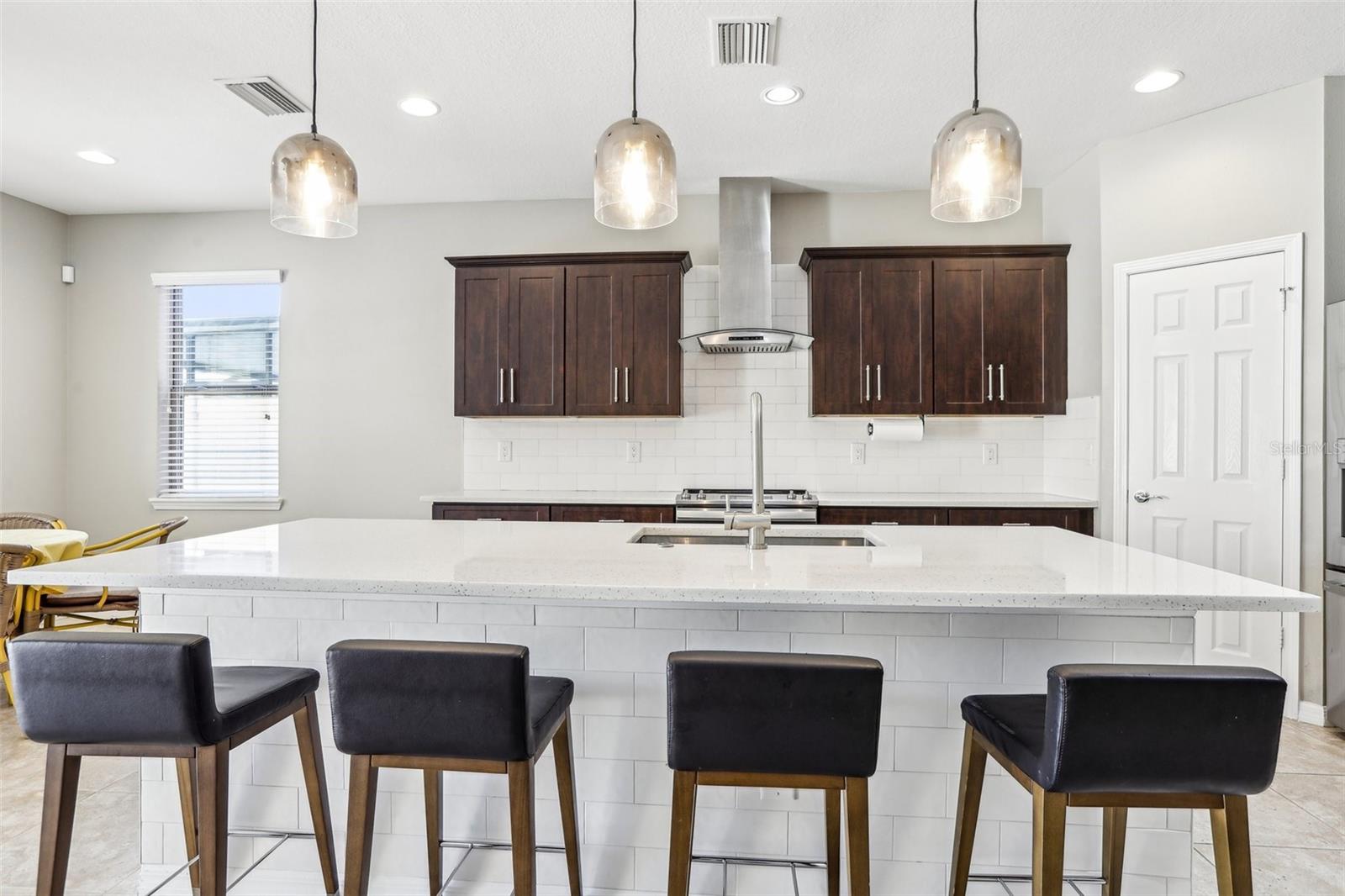 2127 LANDSIDE DR, VALRICO, FL, 33594