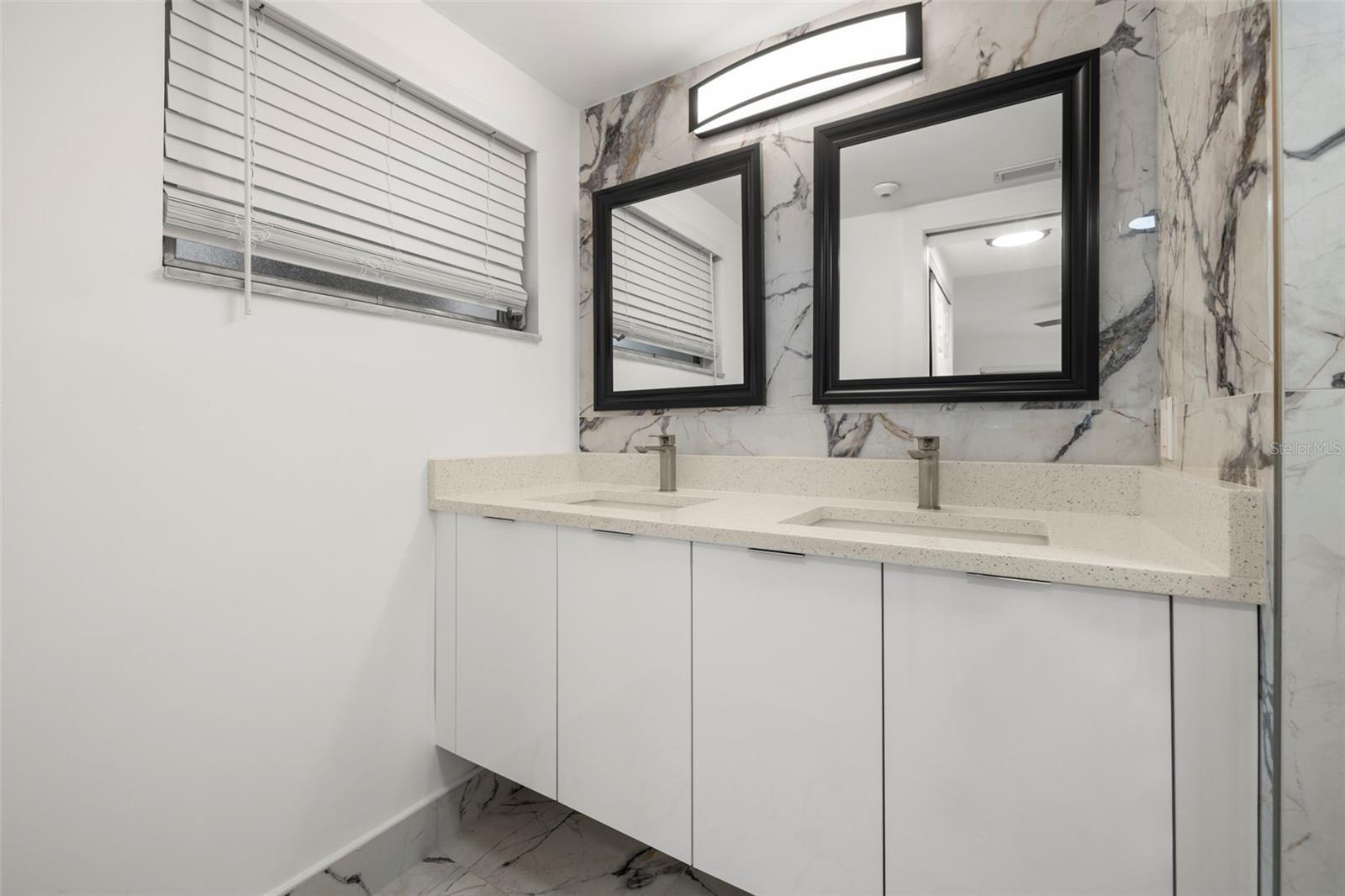 4610 W GRAY ST #110, TAMPA, FL, 33609