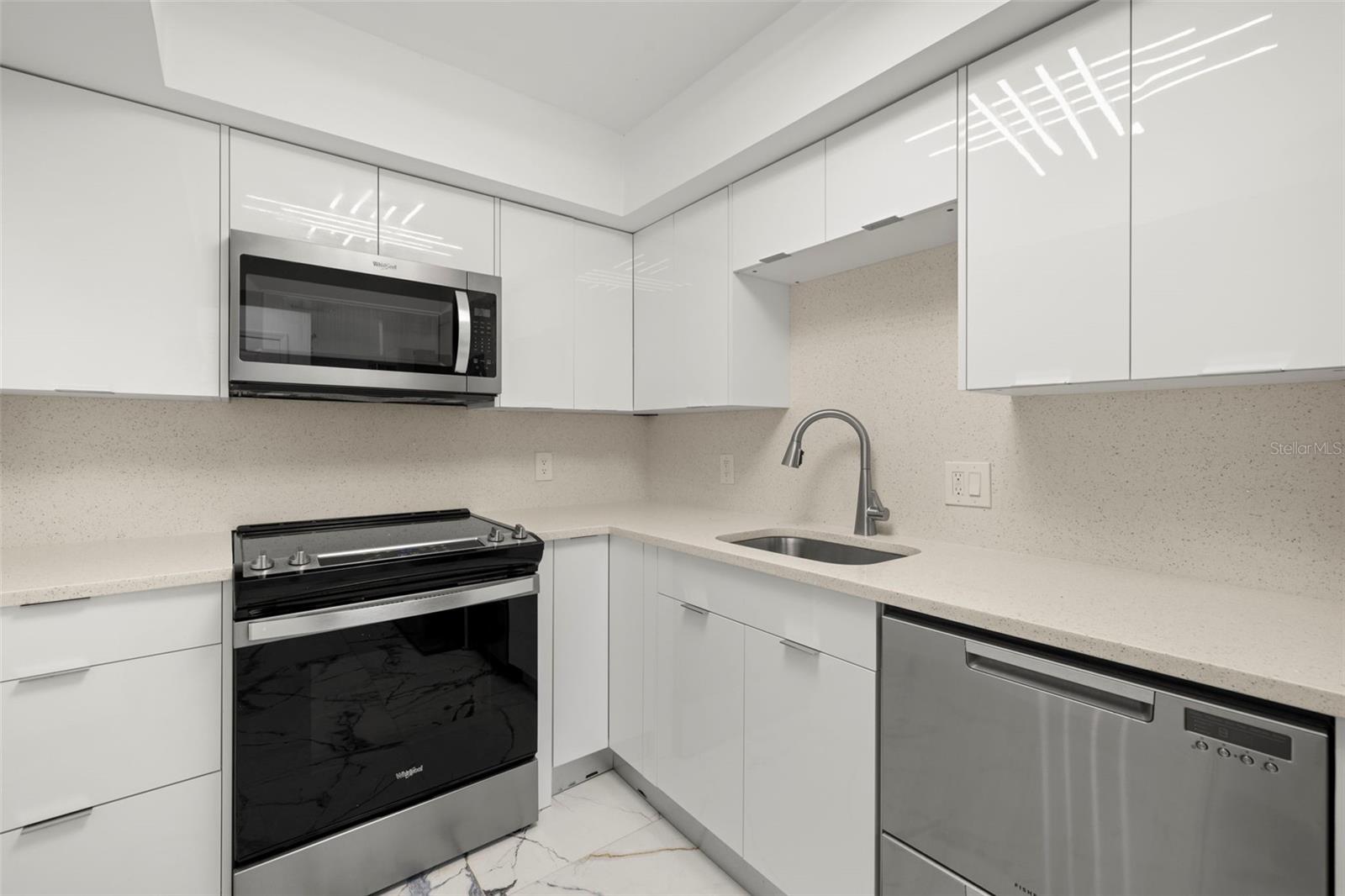 4610 W GRAY ST #110, TAMPA, FL, 33609