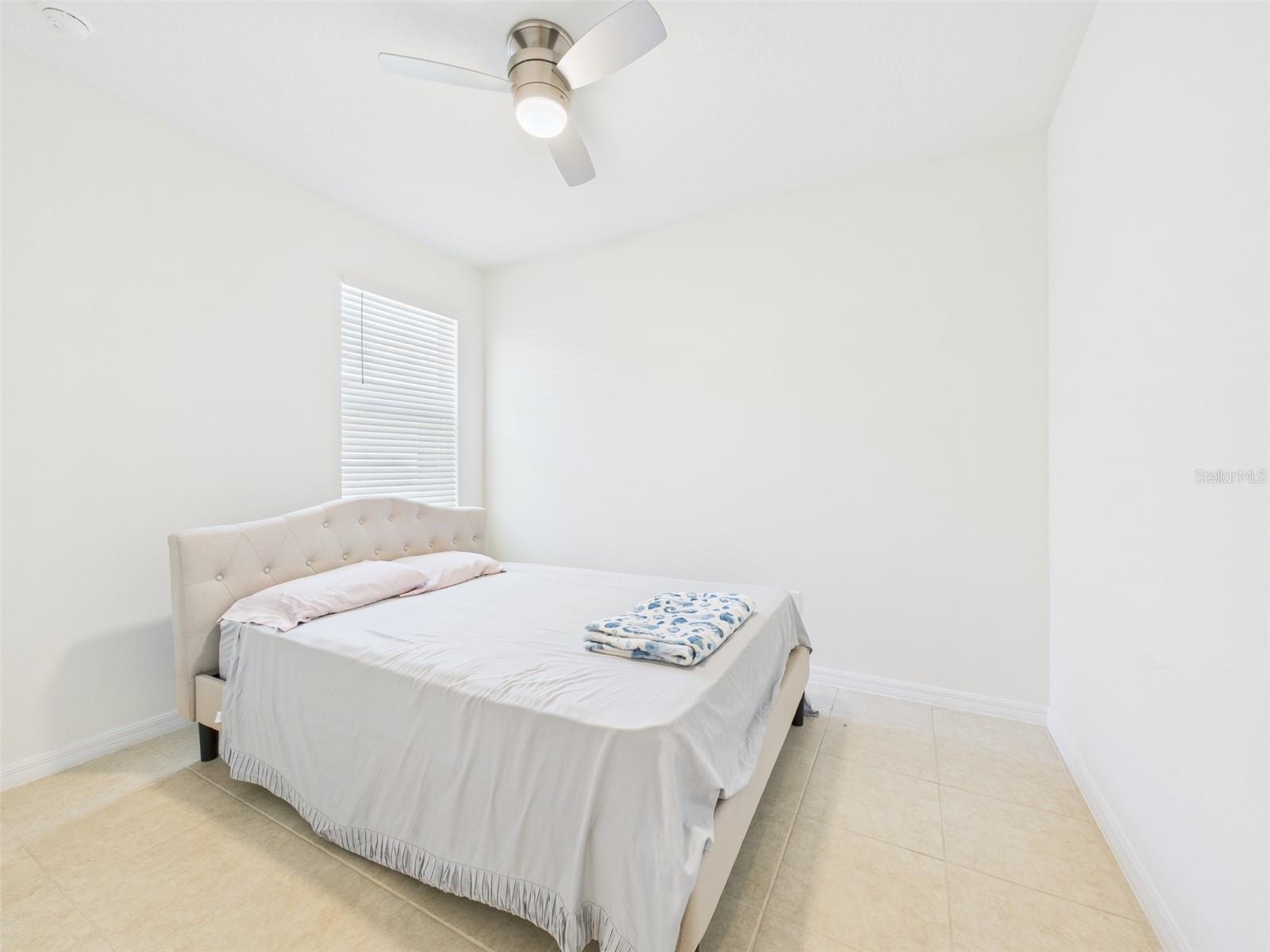 3363 CURLEW AVE, LEESBURG, FL, 34748