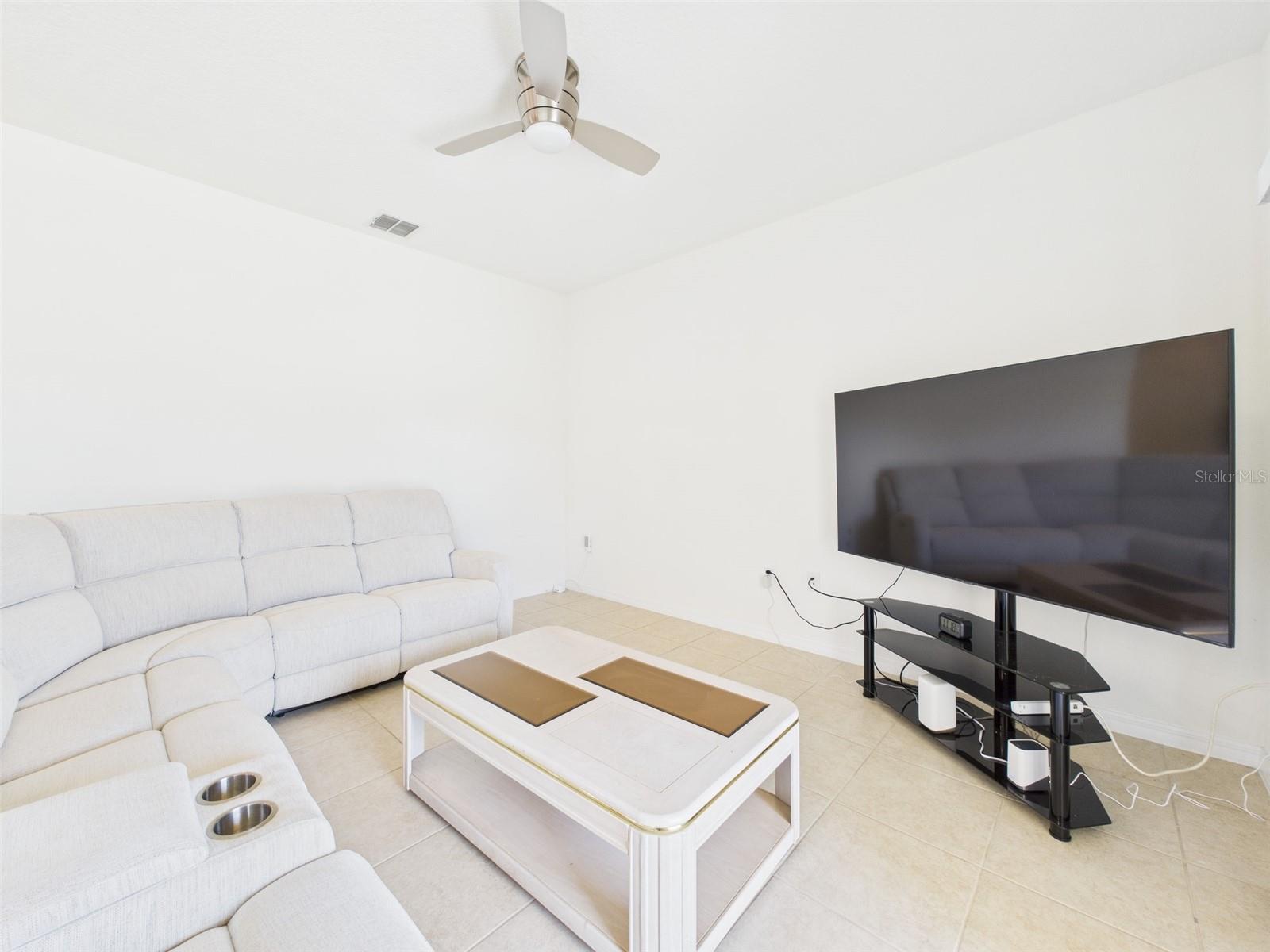 3363 CURLEW AVE, LEESBURG, FL, 34748