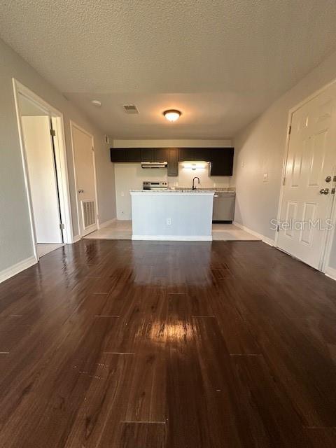 TB8375494 Property Photo