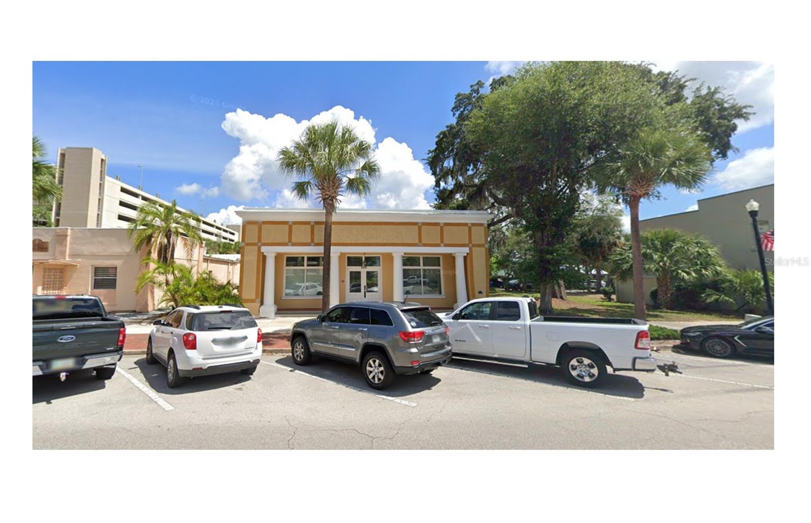 220 W MAIN ST, TAVARES, FL, 32778