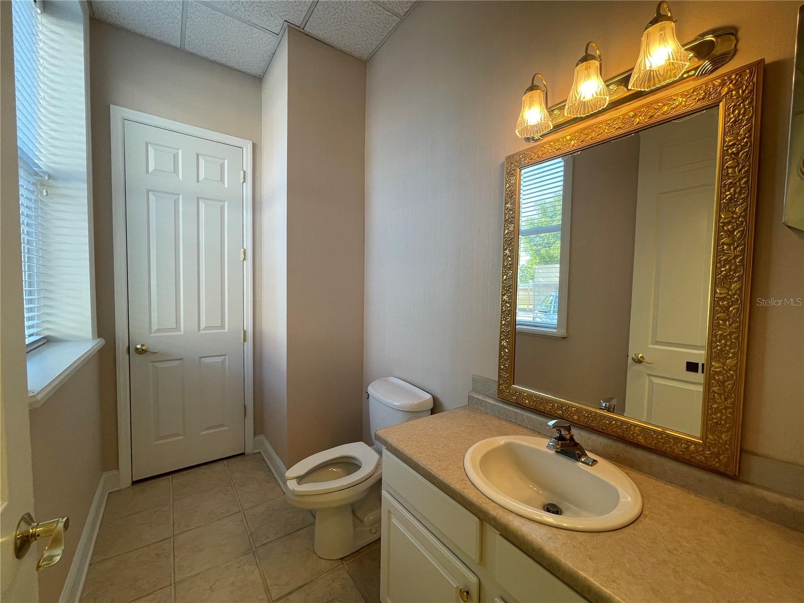 220 W MAIN ST, TAVARES, FL, 32778