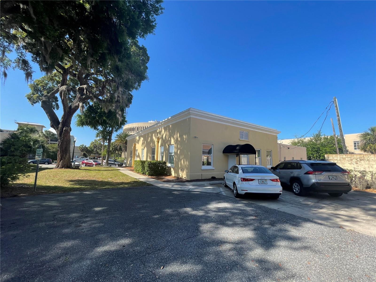 220 W MAIN ST, TAVARES, FL, 32778