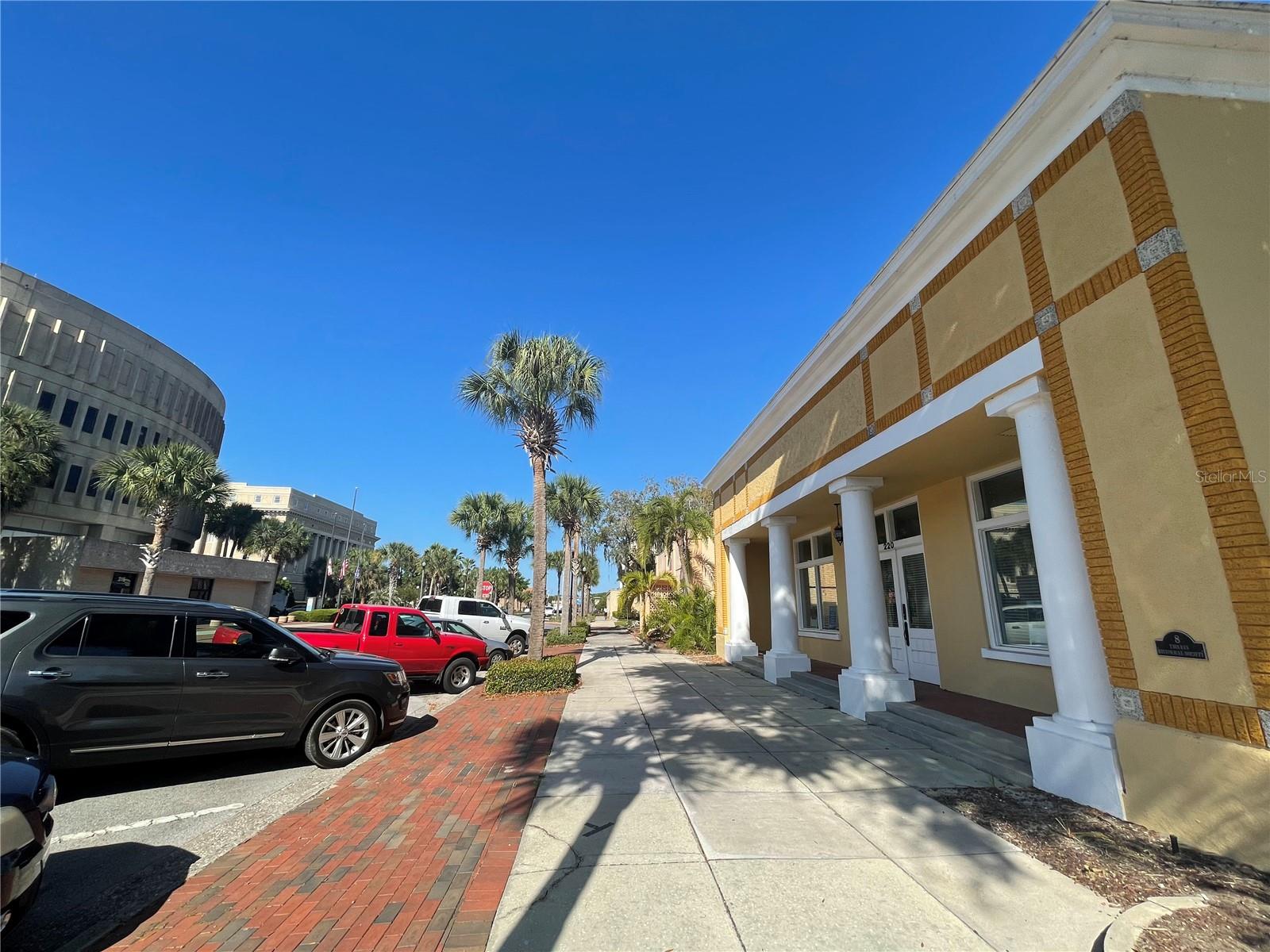 220 W MAIN ST, TAVARES, FL, 32778