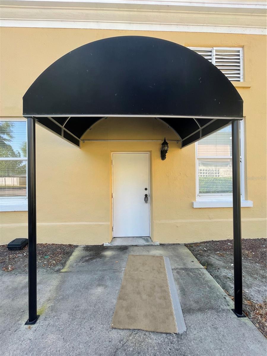 220 W MAIN ST, TAVARES, FL, 32778