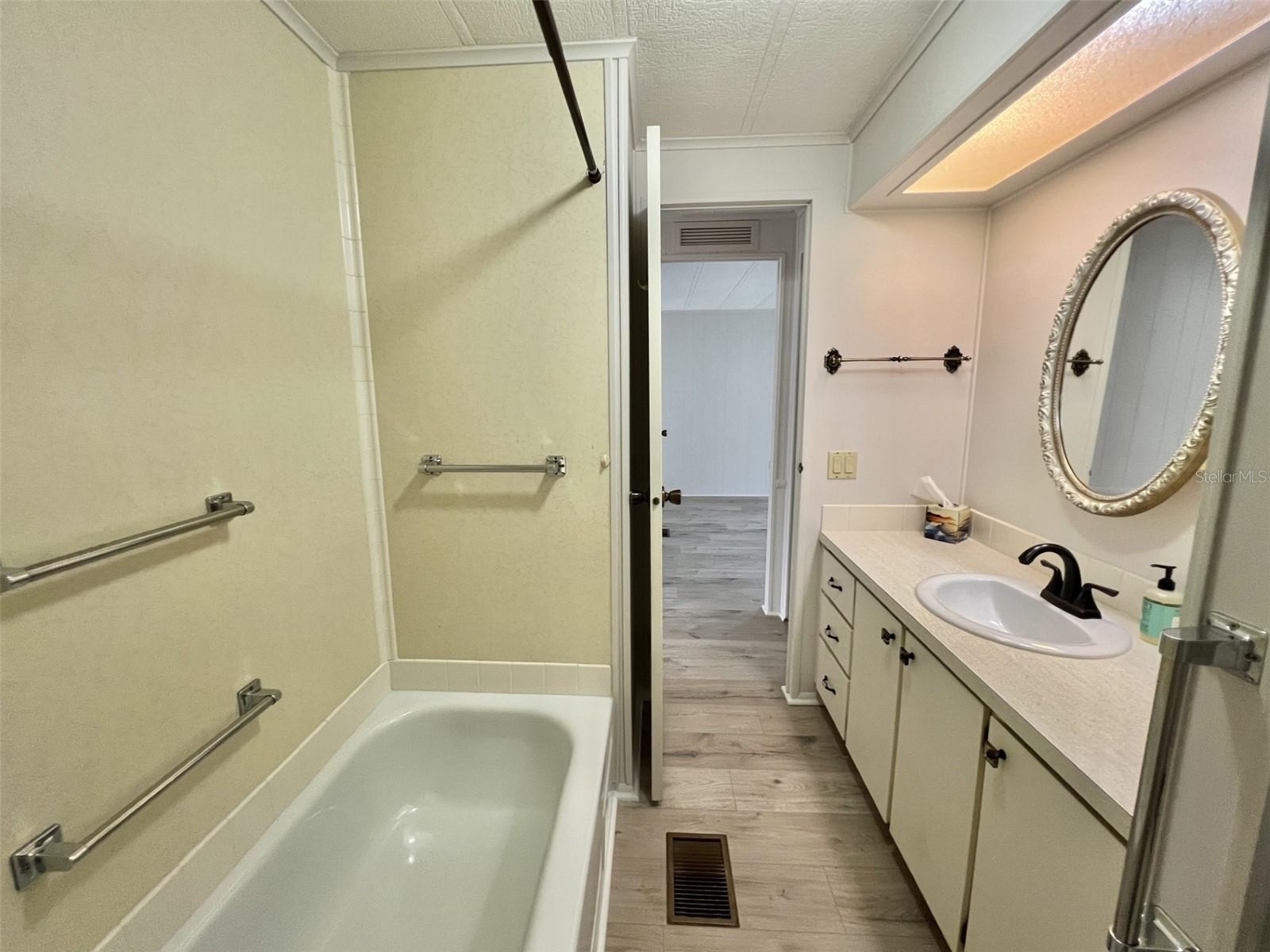 504 HAWTHORNE BLVD, LEESBURG, FL, 34748