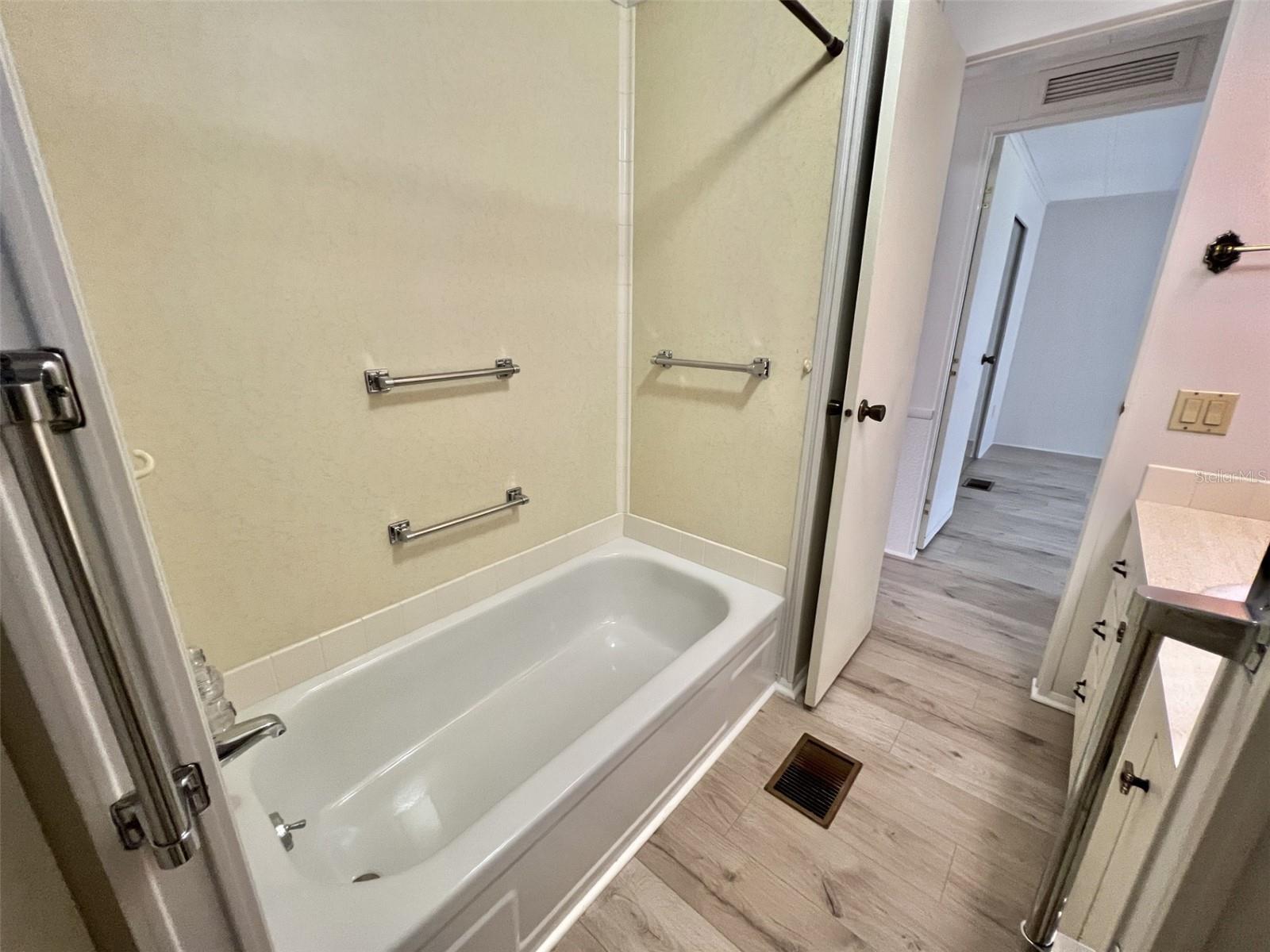 504 HAWTHORNE BLVD, LEESBURG, FL, 34748