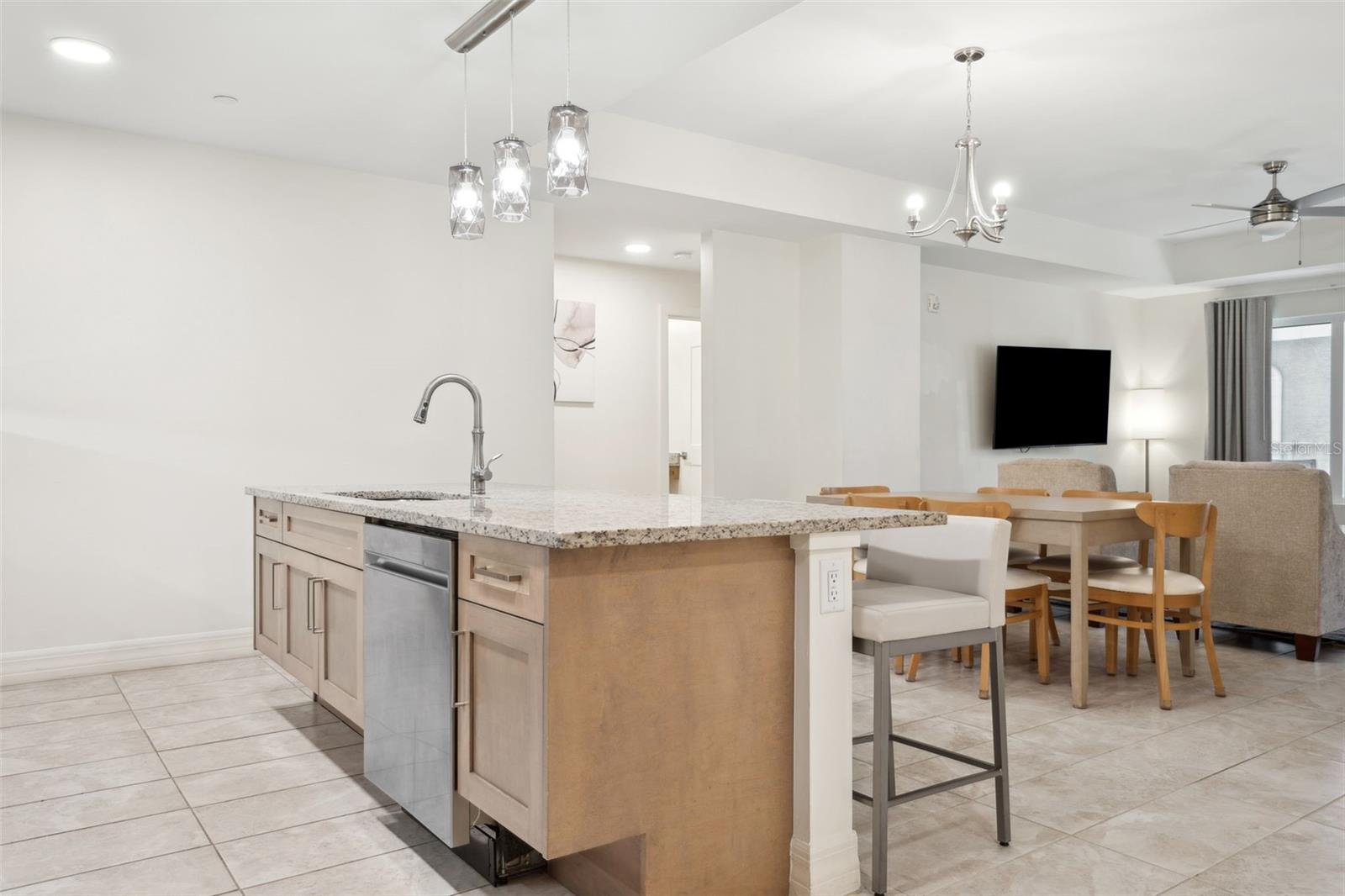 24 AVALON ST #305, CLEARWATER BEACH, FL, 33767