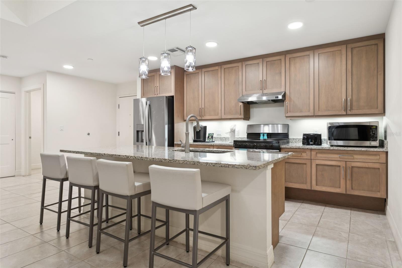 24 AVALON ST #305, CLEARWATER BEACH, FL, 33767