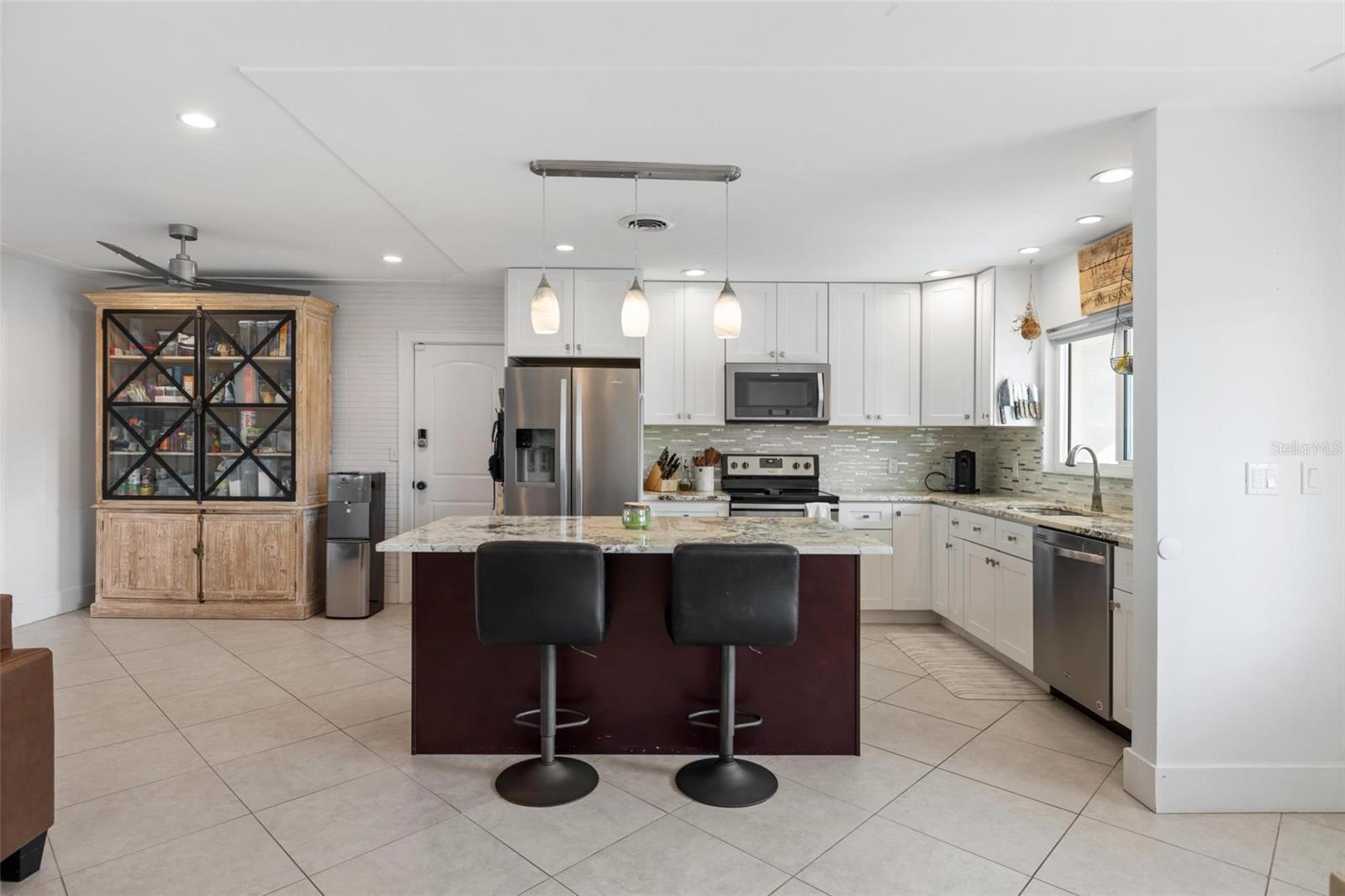 A4649286 Property Photo