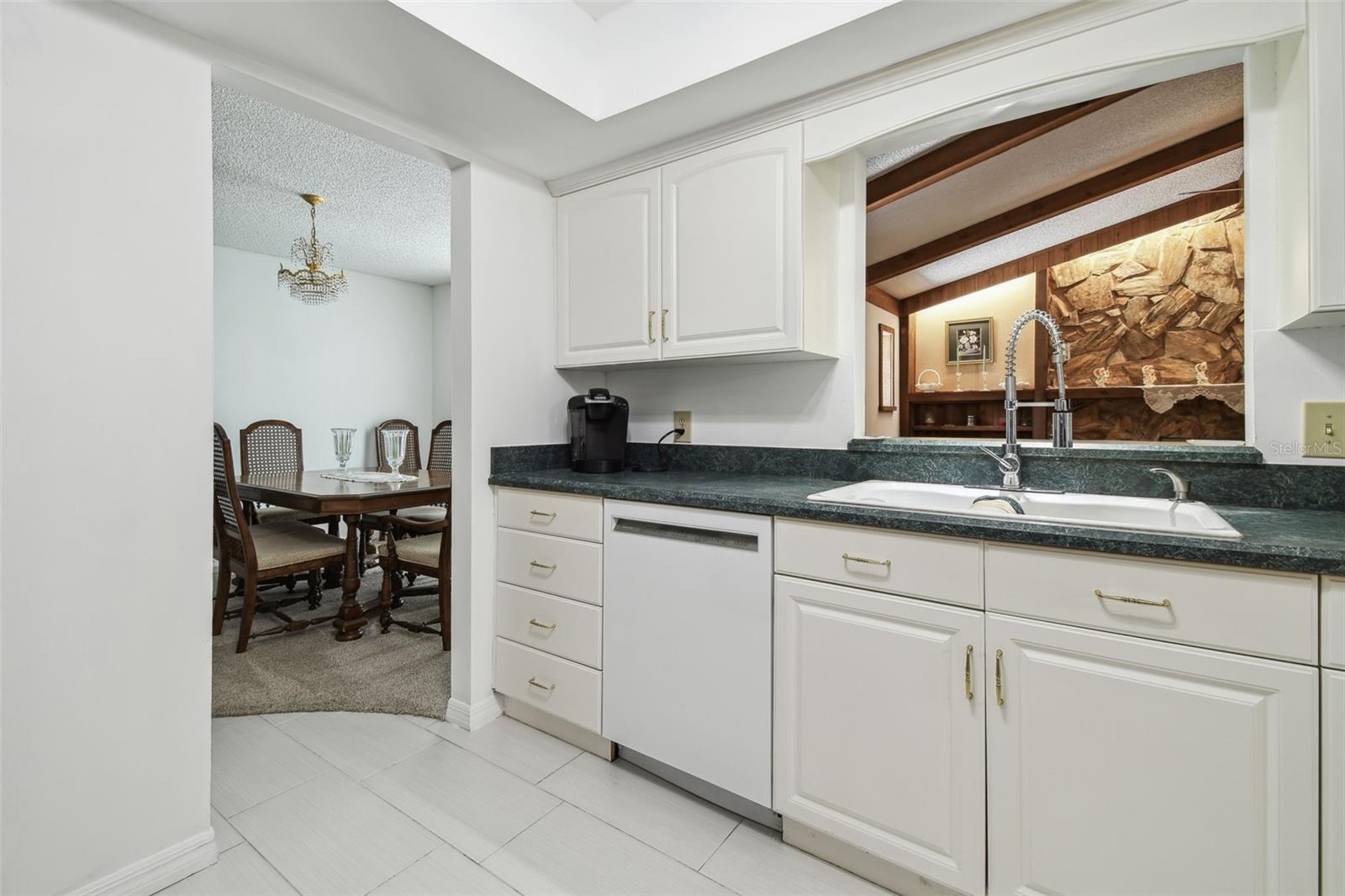 2204 JENNIFER LN, VALRICO, FL, 33594