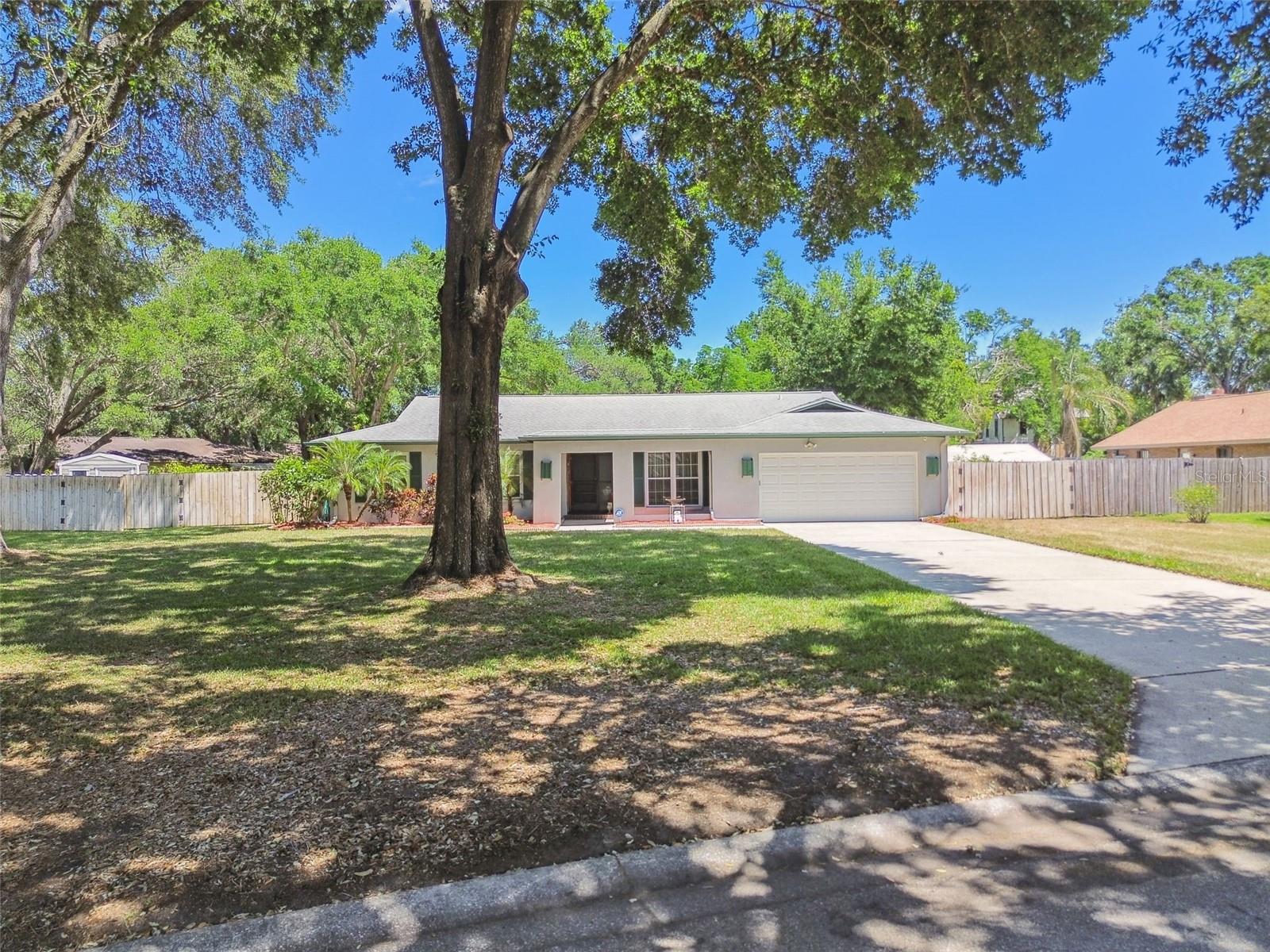 2204 JENNIFER LN, VALRICO, FL, 33594