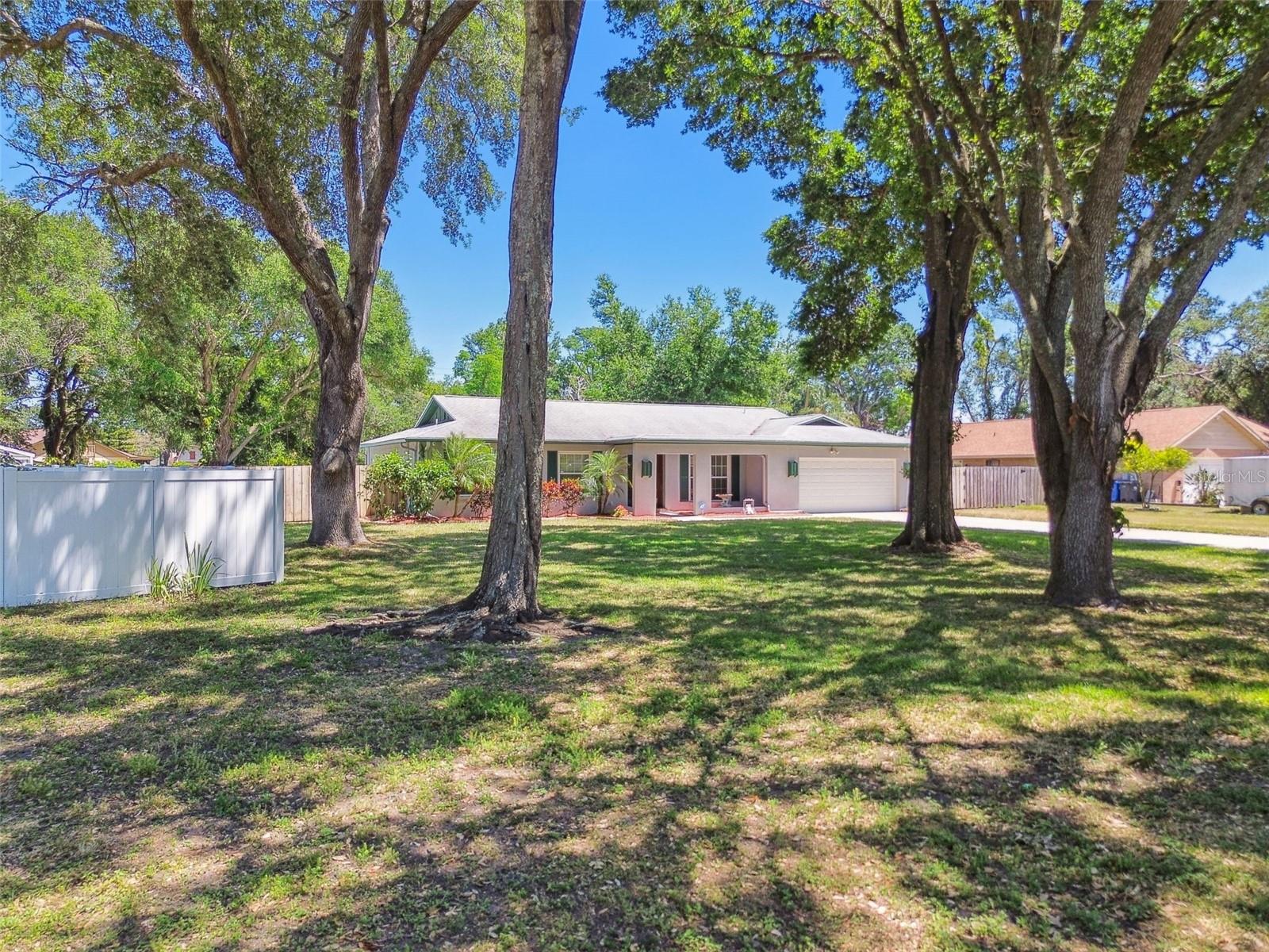 2204 JENNIFER LN, VALRICO, FL, 33594