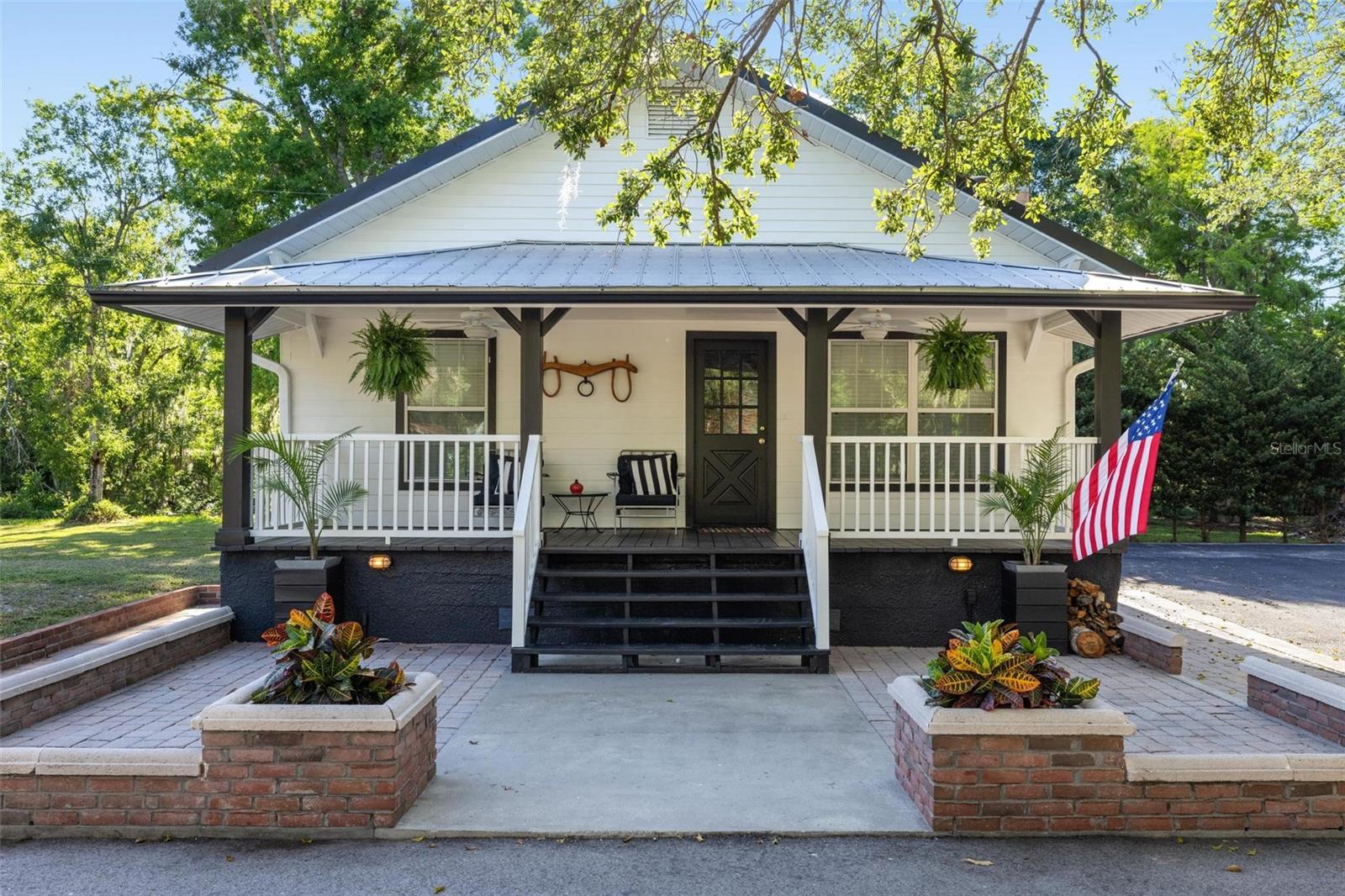 N6138508 Property Photo