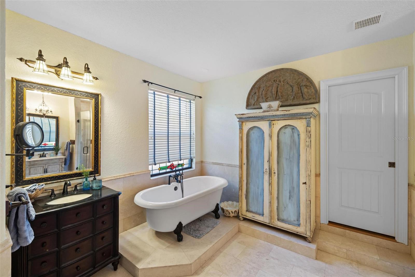 N6138508 Property Photo