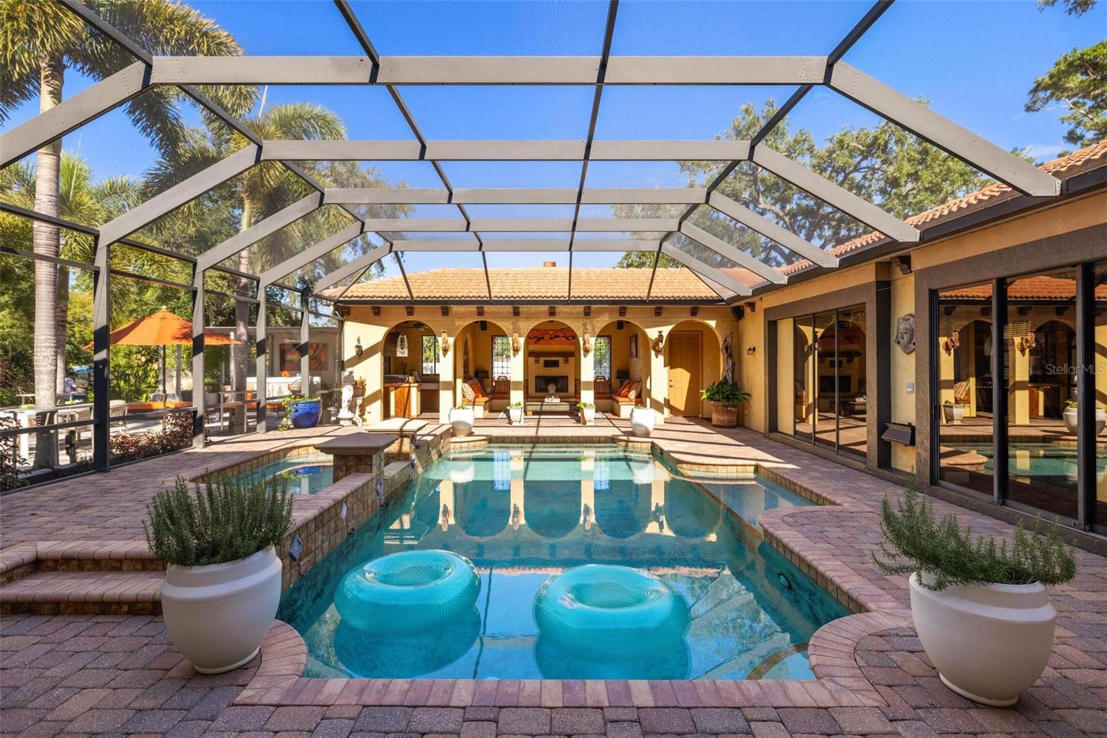 N6138508 Property Photo