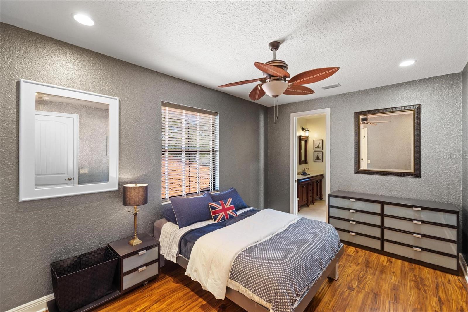 N6138508 Property Photo