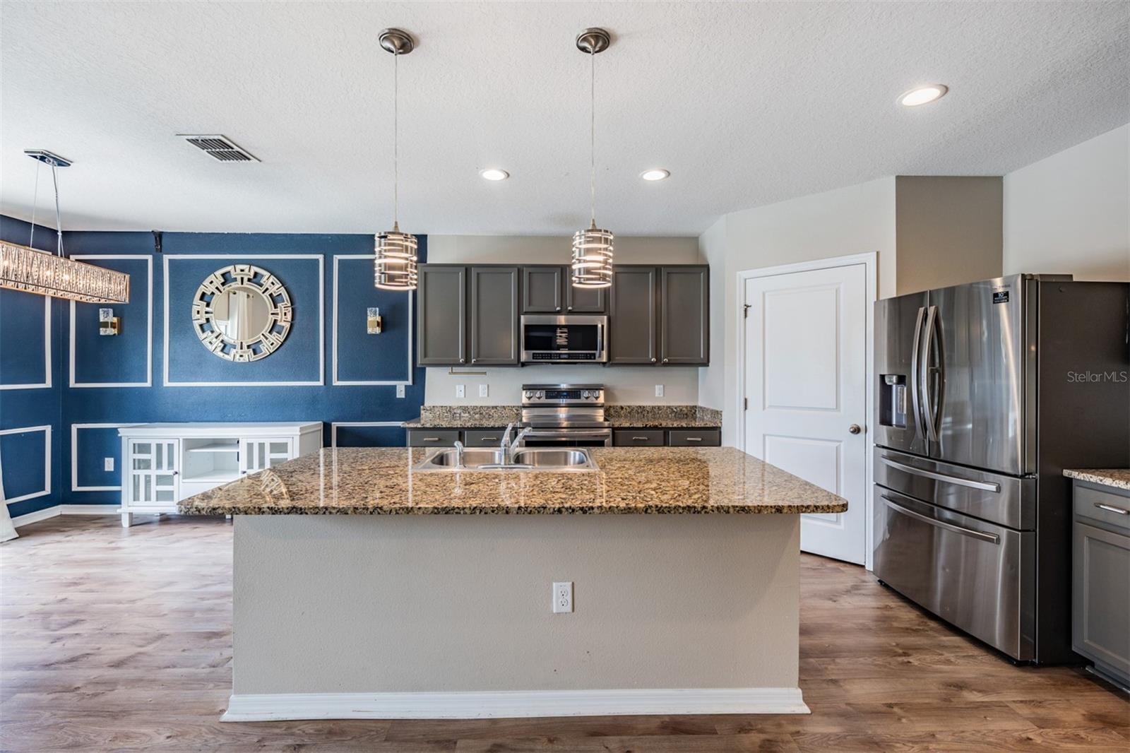 9614 TRONCAIS CIR, THONOTOSASSA, FL, 33592