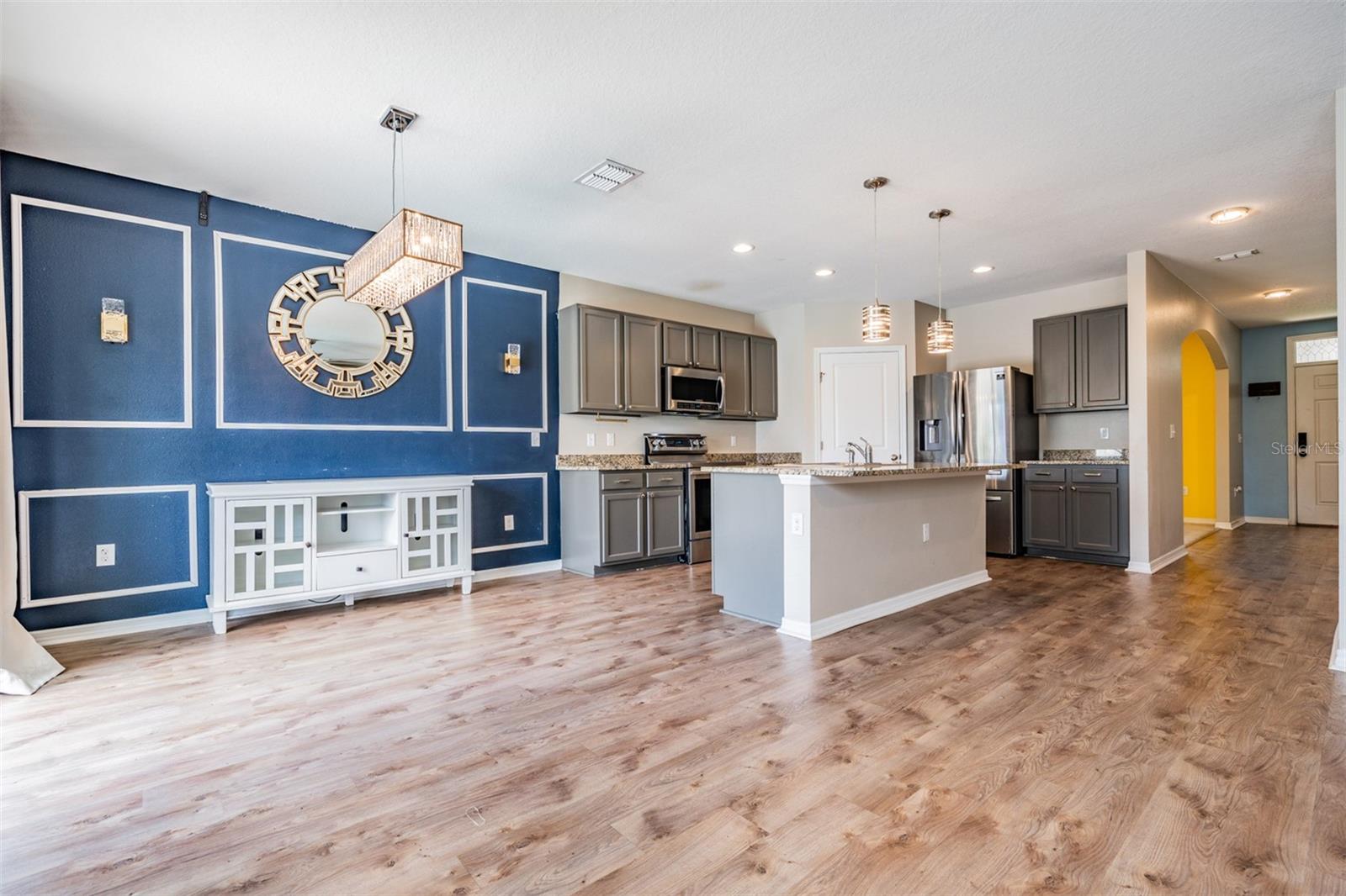 9614 TRONCAIS CIR, THONOTOSASSA, FL, 33592