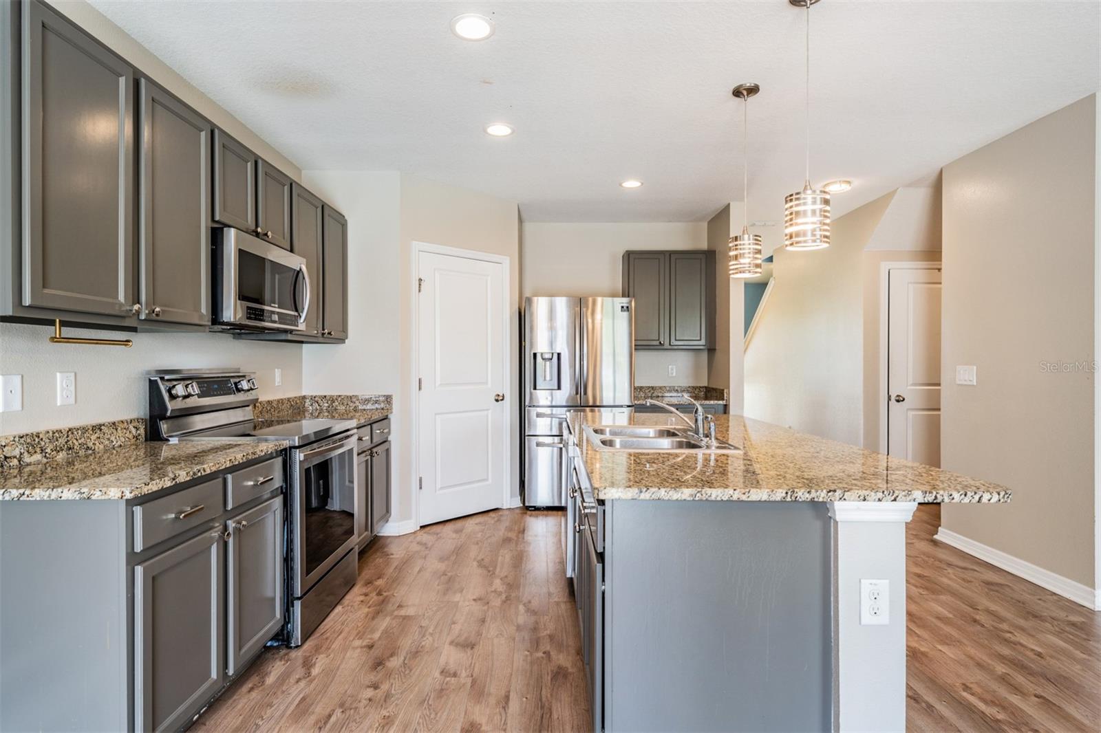 9614 TRONCAIS CIR, THONOTOSASSA, FL, 33592