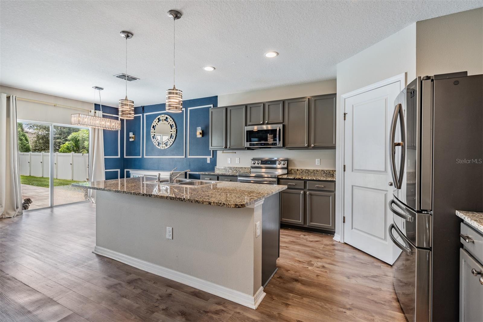 9614 TRONCAIS CIR, THONOTOSASSA, FL, 33592