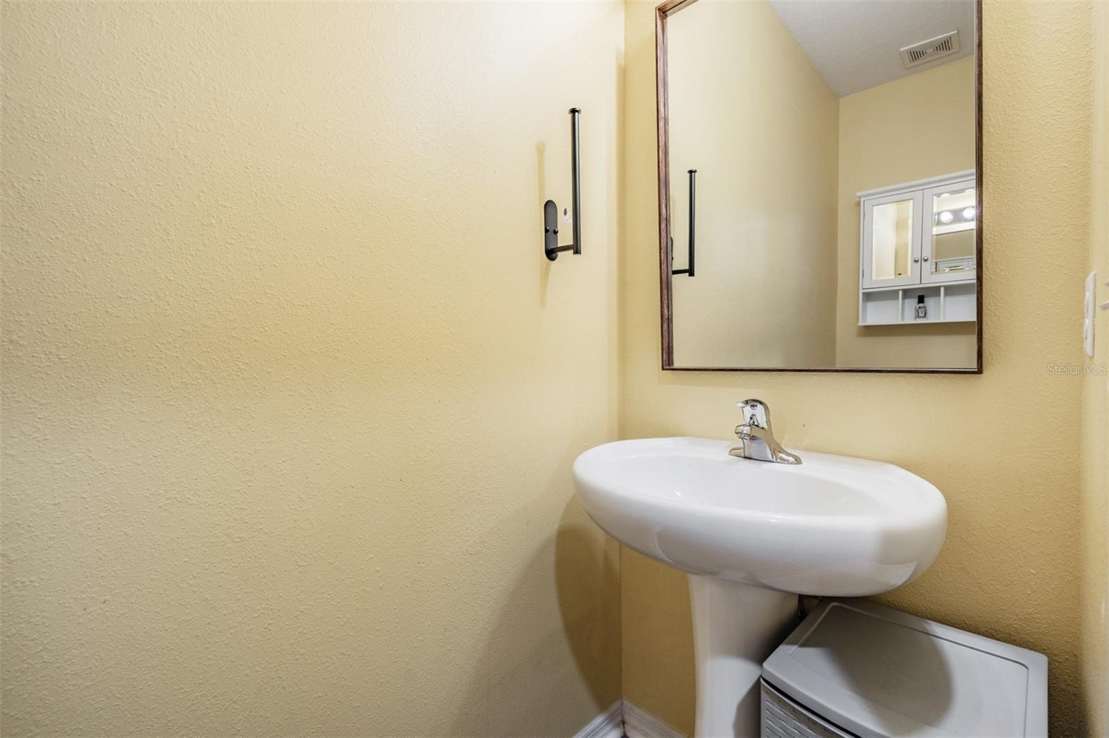 9614 TRONCAIS CIR, THONOTOSASSA, FL, 33592