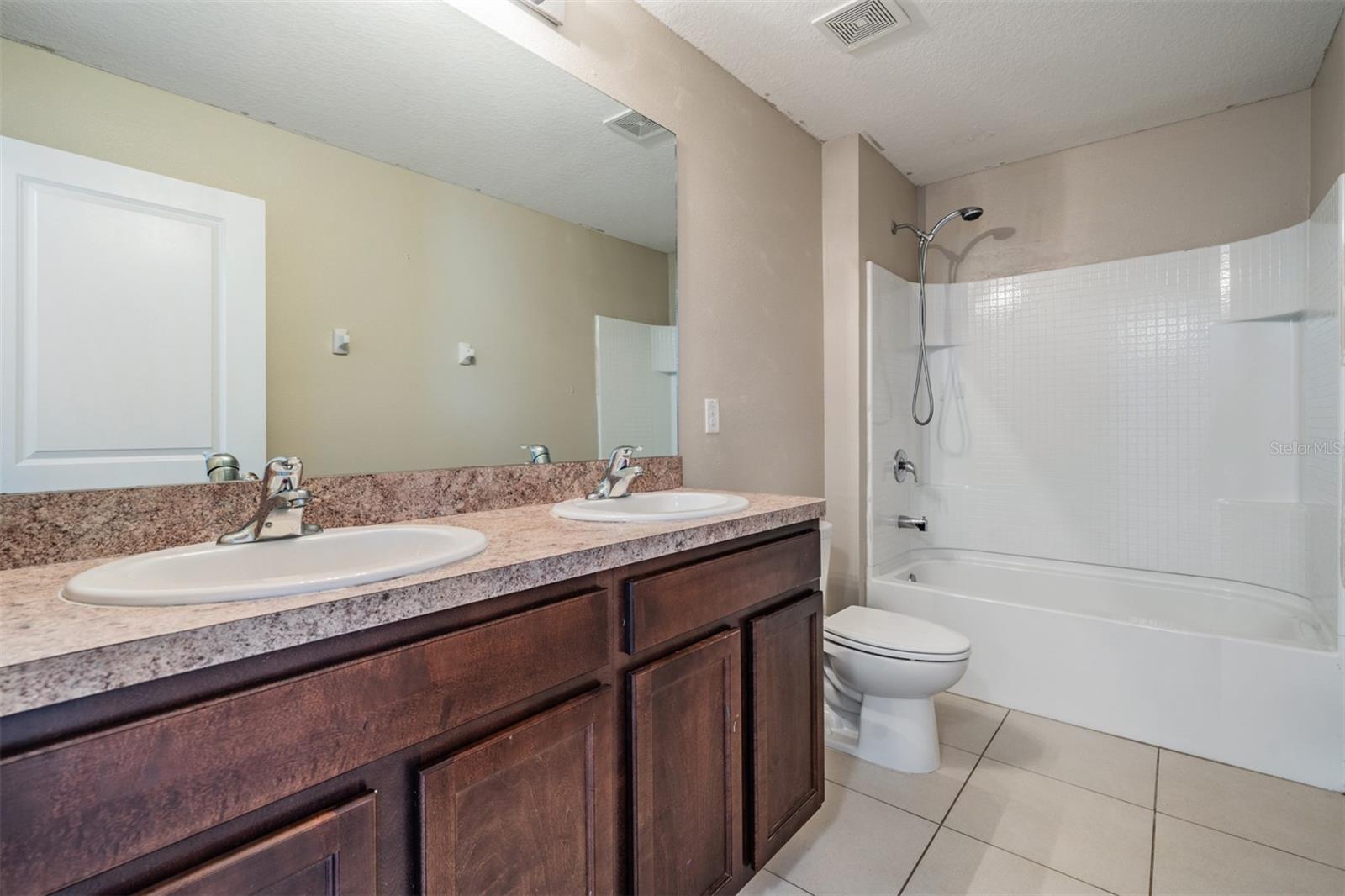 9614 TRONCAIS CIR, THONOTOSASSA, FL, 33592