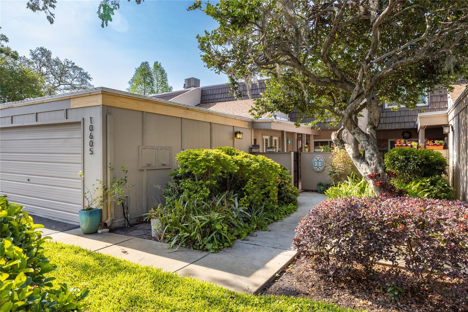 10605 CARROLLBROOK LN, TAMPA, FL, 33618