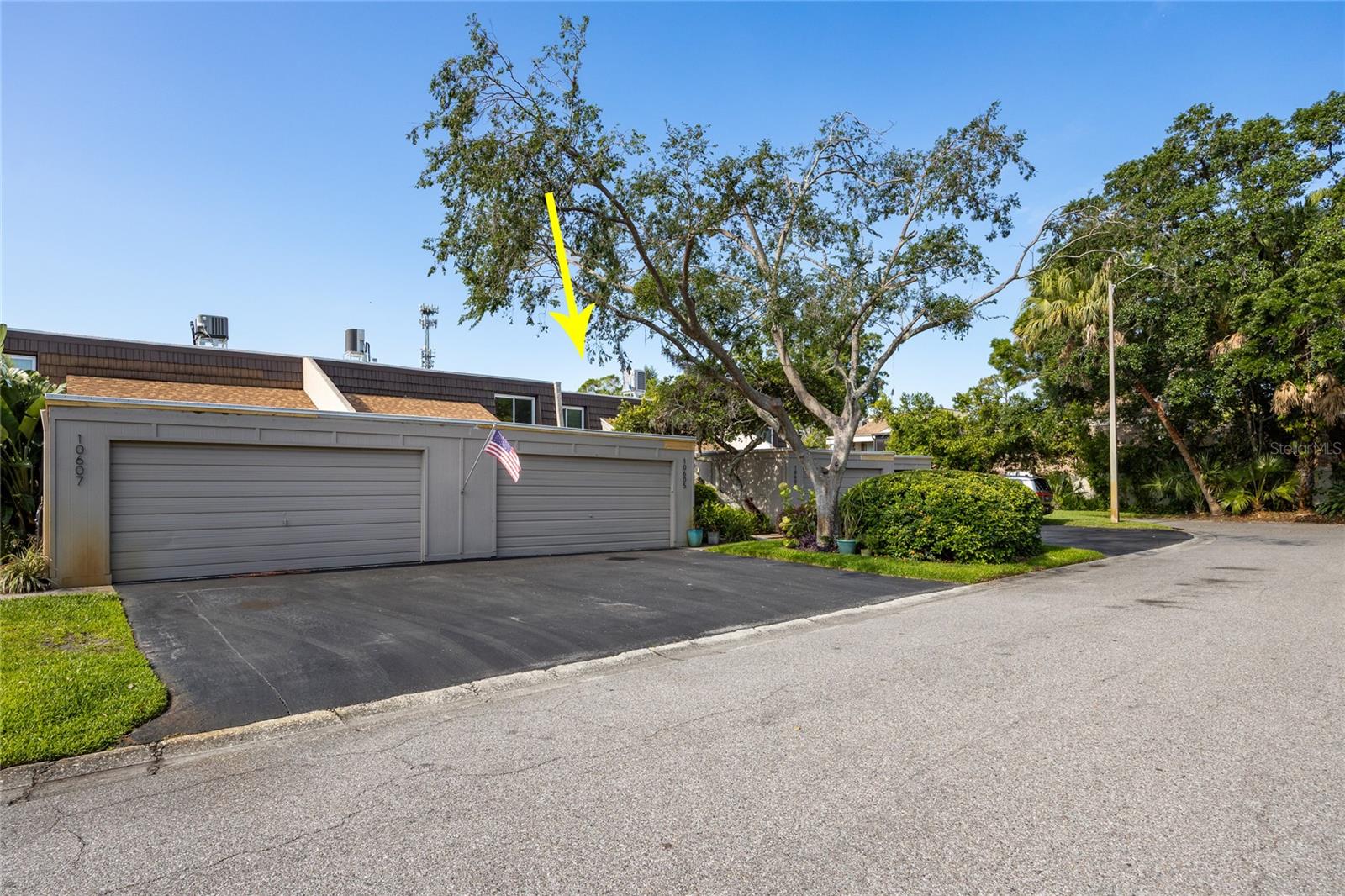 10605 CARROLLBROOK LN, TAMPA, FL, 33618