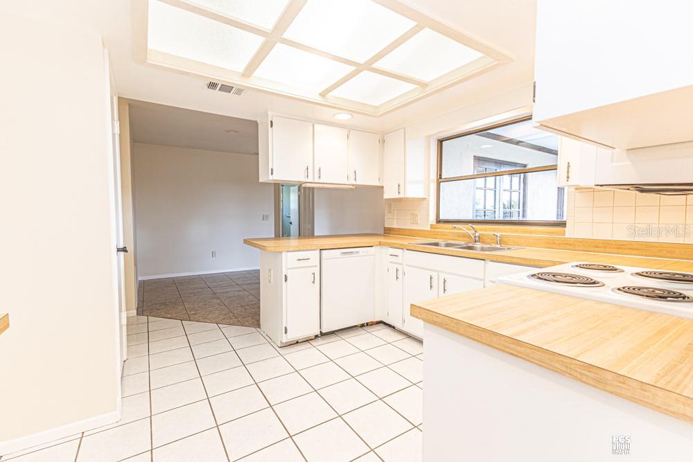 11589 NE 36TH ST, OXFORD, FL, 34484