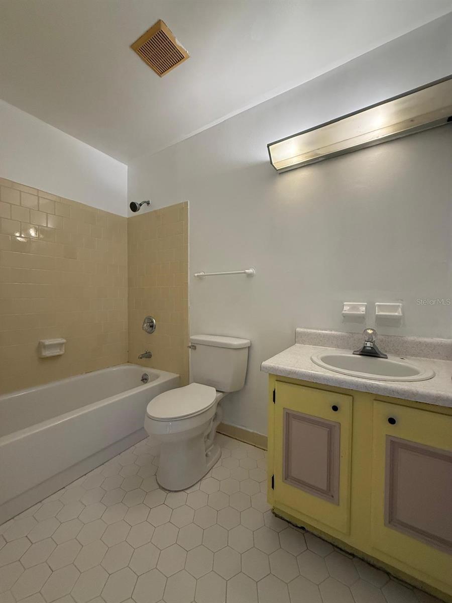 130 E JOHNSON AVE #205, LAKE WALES, FL, 33853